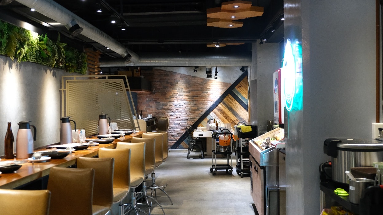 【狂一鍋中和永貞店】 幾乎零負評的台式火鍋 中午及宵夜限定299&339的超值體驗價!必點燒酒烏骨雞蛤蜊鍋 - 第1張圖