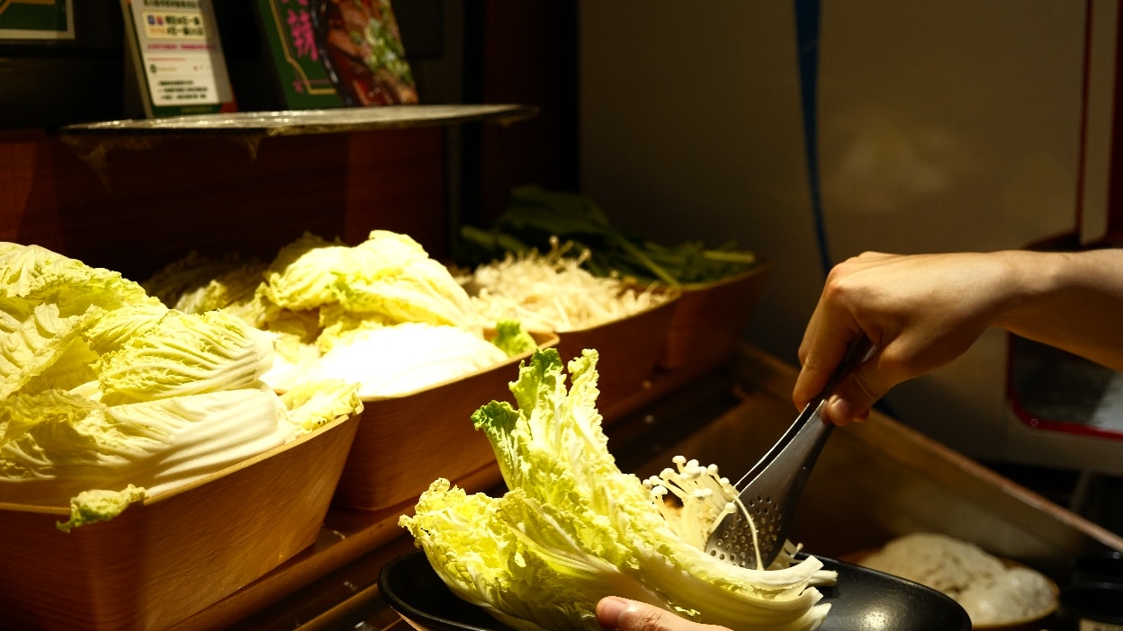 【狂一鍋中和永貞店】 幾乎零負評的台式火鍋 中午及宵夜限定299&339的超值體驗價!必點燒酒烏骨雞蛤蜊鍋 - 第5張圖
