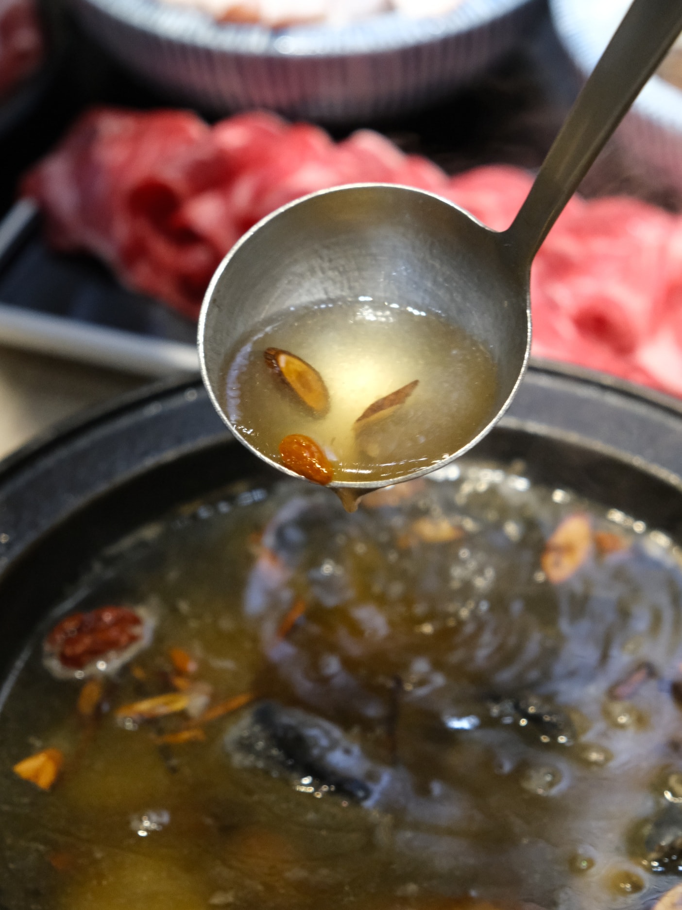 【狂一鍋中和永貞店】 幾乎零負評的台式火鍋 中午及宵夜限定299&339的超值體驗價!必點燒酒烏骨雞蛤蜊鍋 - 第22張圖
