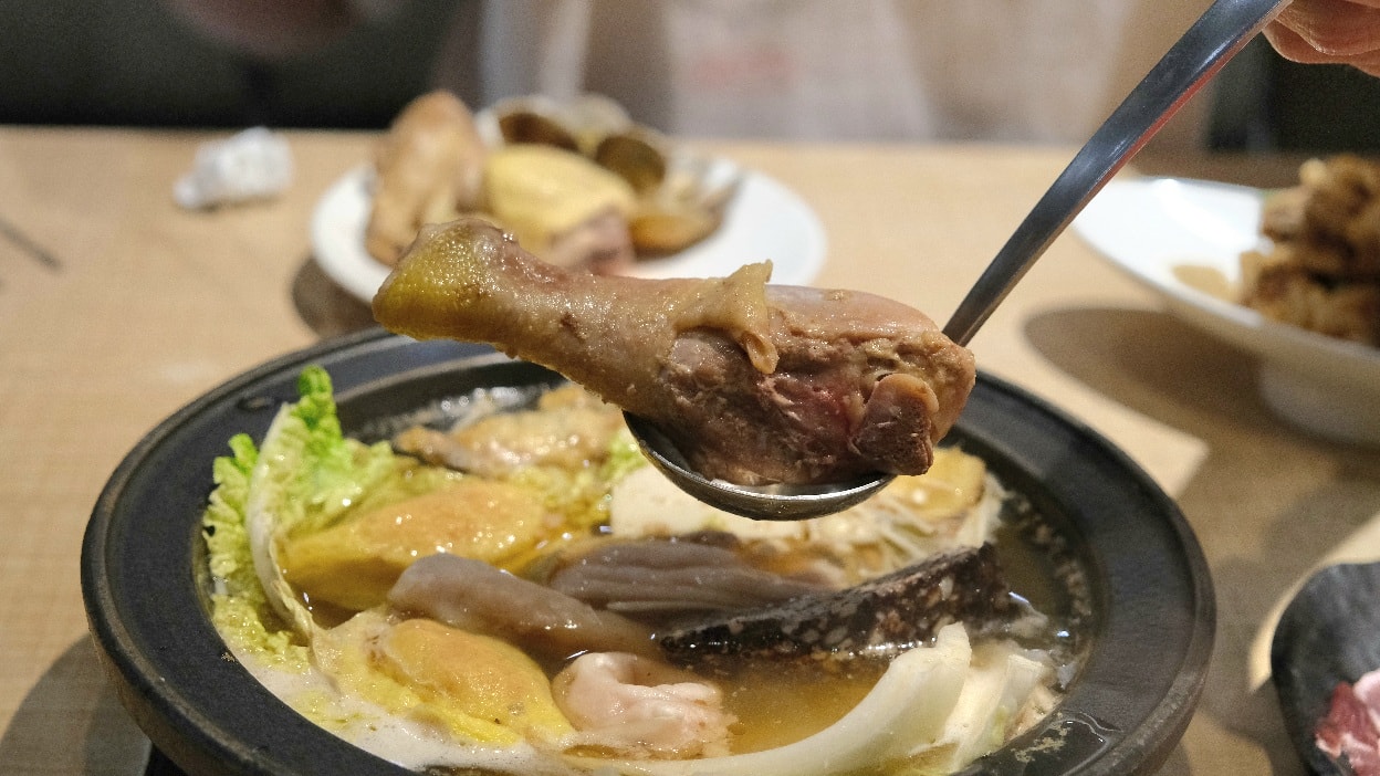 【狂一鍋中和永貞店】 幾乎零負評的台式火鍋 中午及宵夜限定299&339的超值體驗價!必點燒酒烏骨雞蛤蜊鍋 - 第24張圖