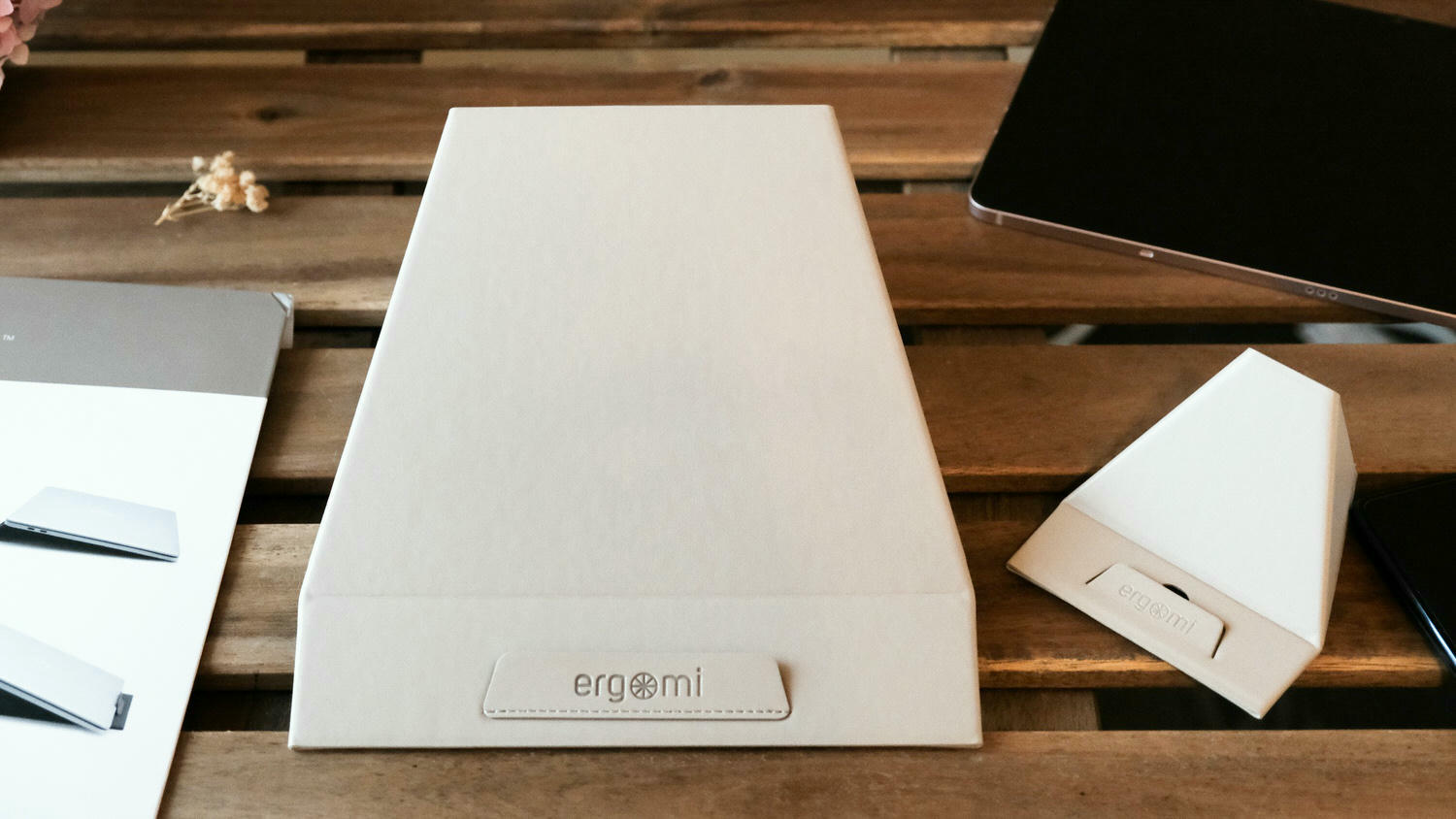 雅街嚴選 ergomi 的Meta Stand 筆電平板手機支架推薦/輕薄超好攜帶不佔空間,直式橫式皆可自如使用 - 第3張圖