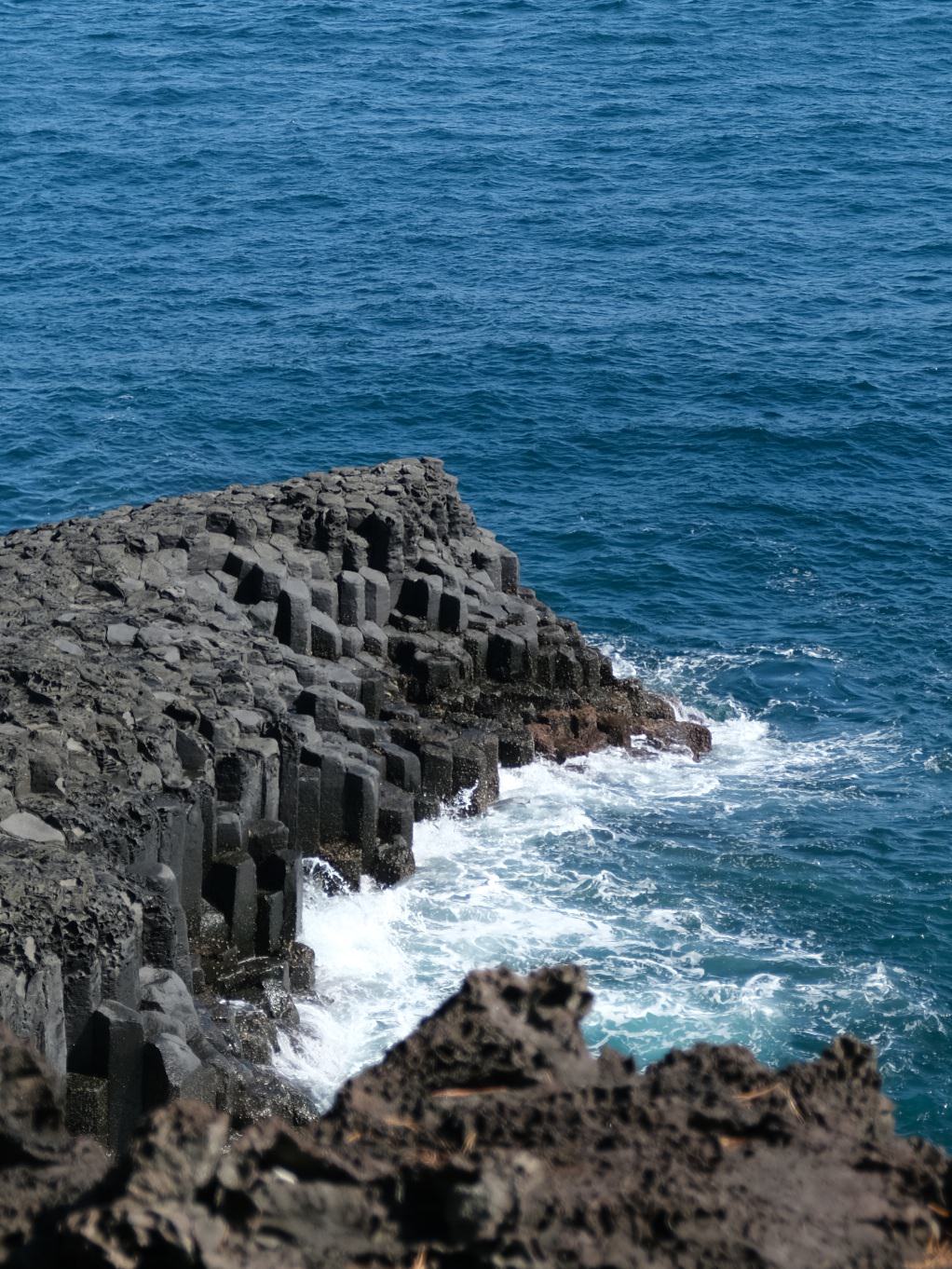 【大浦柱狀節理帶】濟州島西歸浦奇特自然景點/壯闊景緻及蔚藍海景熱門必拍! - 第9張圖
