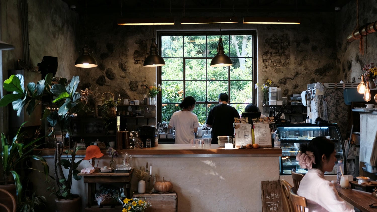 濟州島橘子咖啡廳 귤꽃다락(Cafe gyulkkot darak)西歸浦橘子園、繡球花的歐風鄉村咖啡廳推薦 - 第2張圖