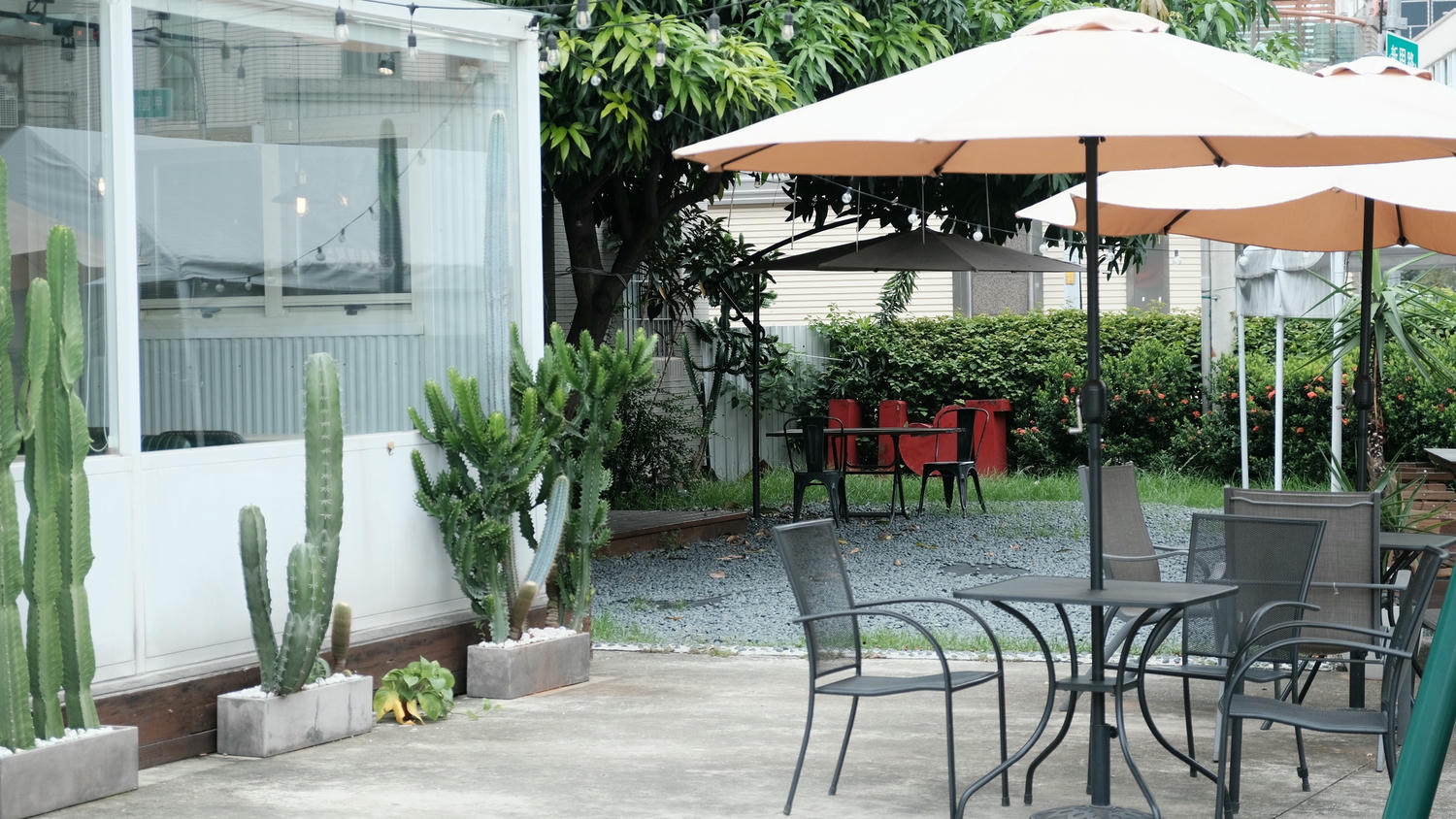 食久茶事 台中大里玻璃貨櫃屋內吃義式料理、下午茶.推粉紅醬海鮮總匯好澎湃! - 第3張圖