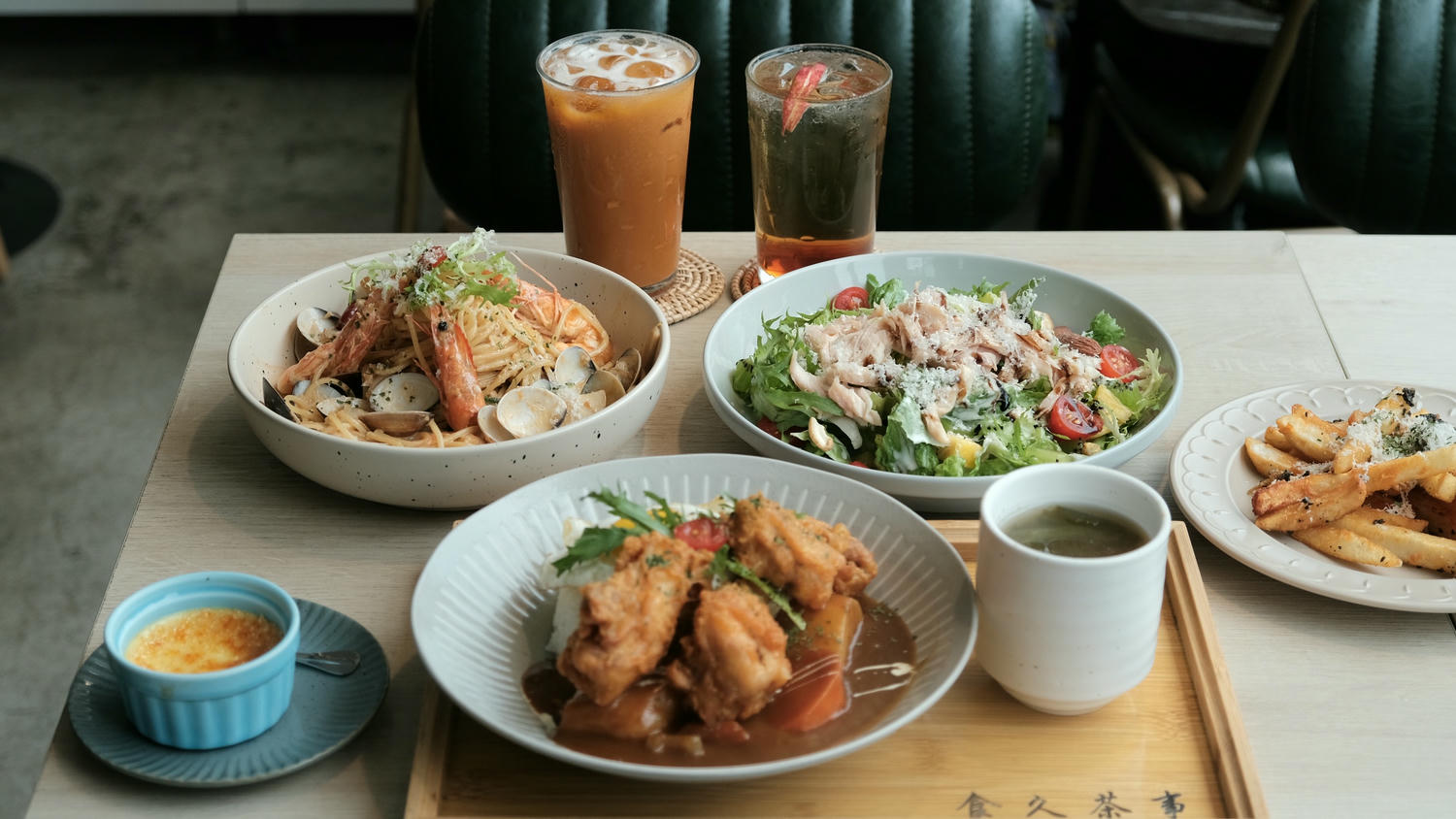 食久茶事 台中大里玻璃貨櫃屋內吃義式料理、下午茶.推粉紅醬海鮮總匯好澎湃! - 第9張圖