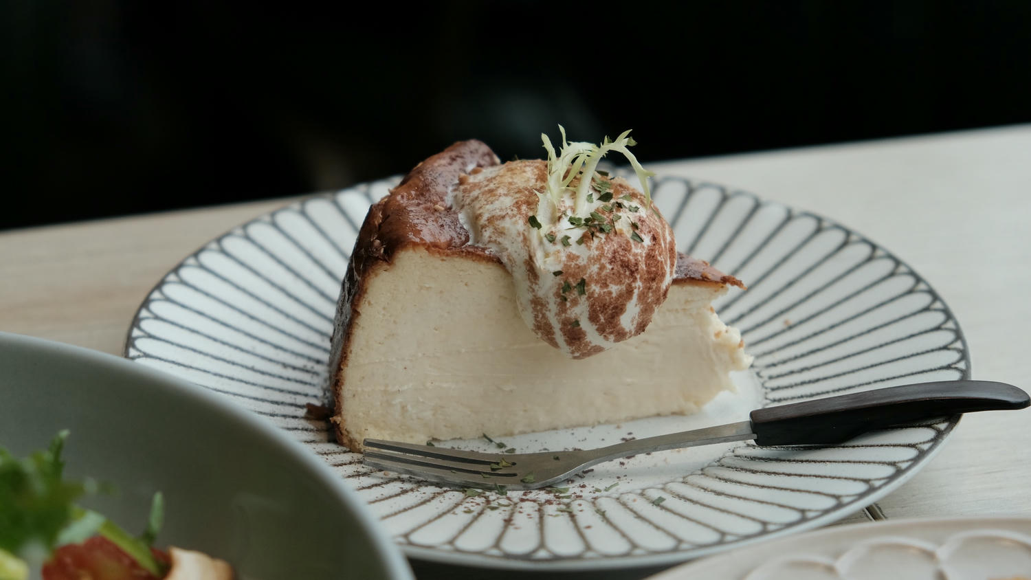 食久茶事 台中大里玻璃貨櫃屋內吃義式料理、下午茶.推粉紅醬海鮮總匯好澎湃! - 第20張圖