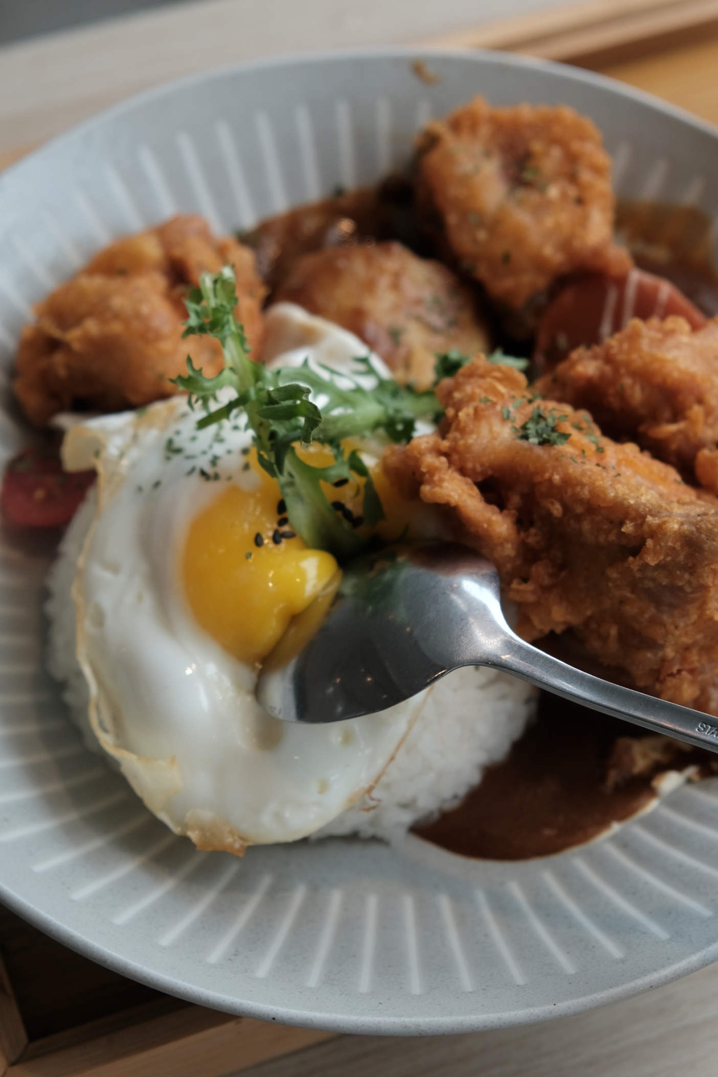 食久茶事 台中大里玻璃貨櫃屋內吃義式料理、下午茶.推粉紅醬海鮮總匯好澎湃! - 第17張圖