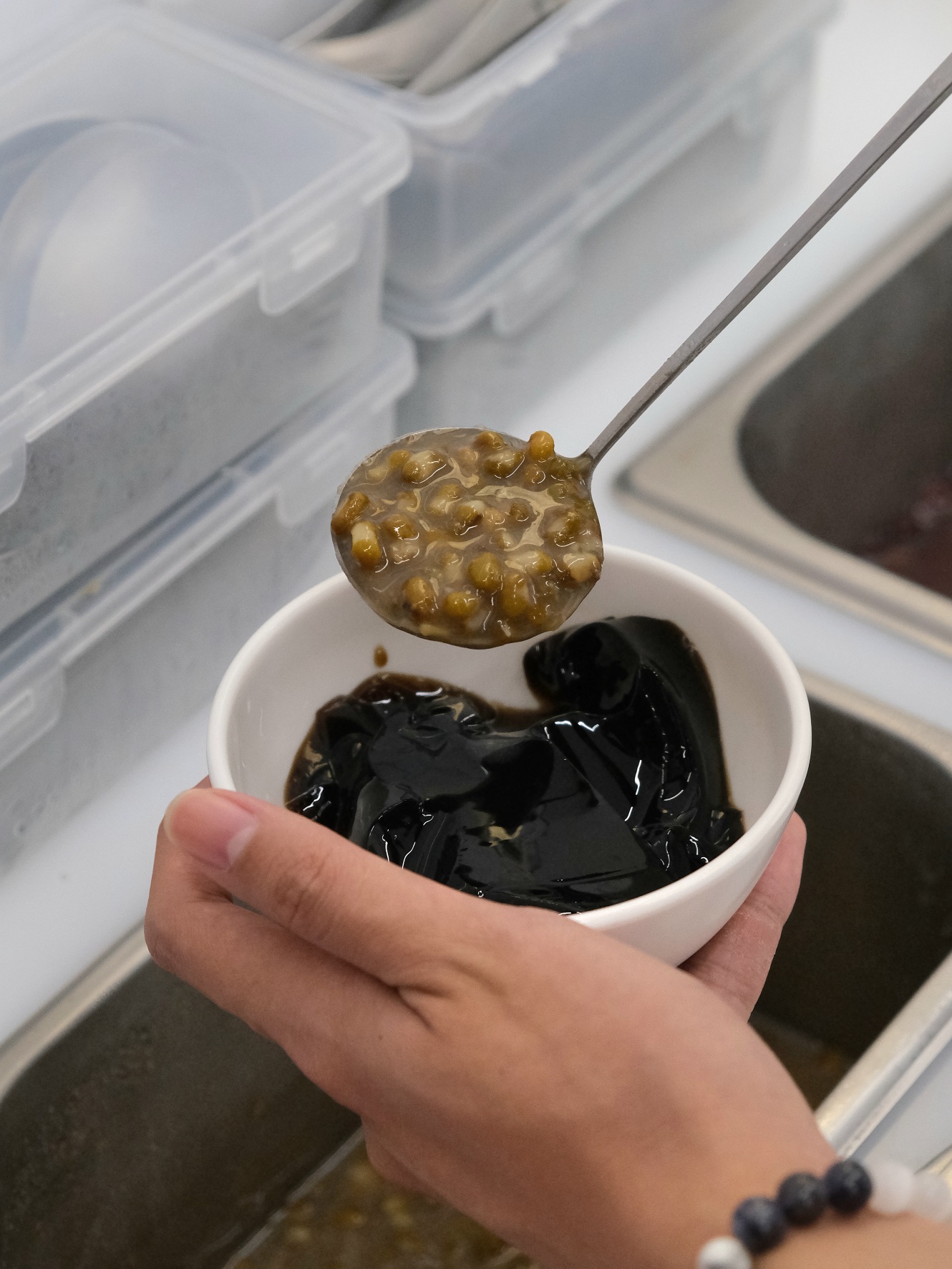 「何家拉麵中和店」百元平價拉麵,還有甜點吃到飽!地獄豚骨拉麵.雞白豚骨拉麵 - 第23張圖