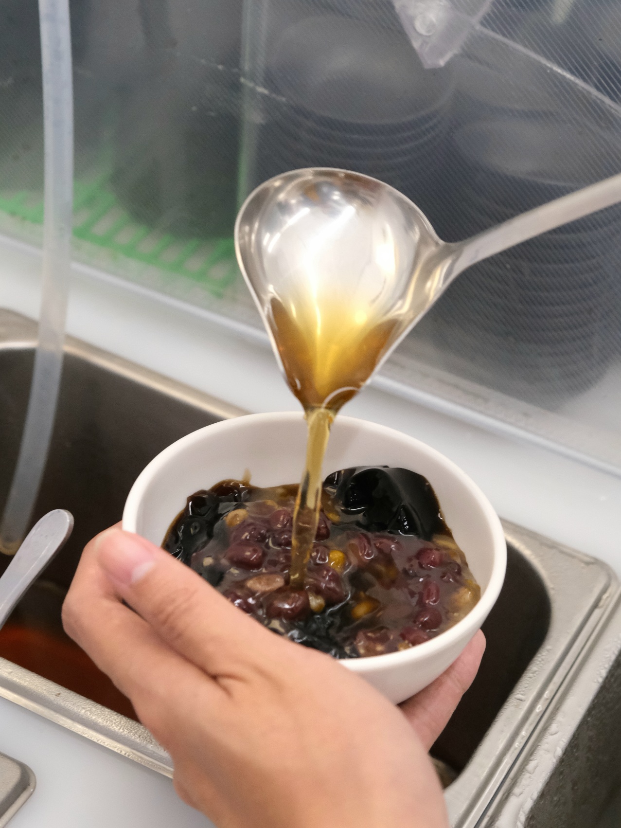 「何家拉麵中和店」百元平價拉麵,還有甜點吃到飽!地獄豚骨拉麵.雞白豚骨拉麵 - 第24張圖