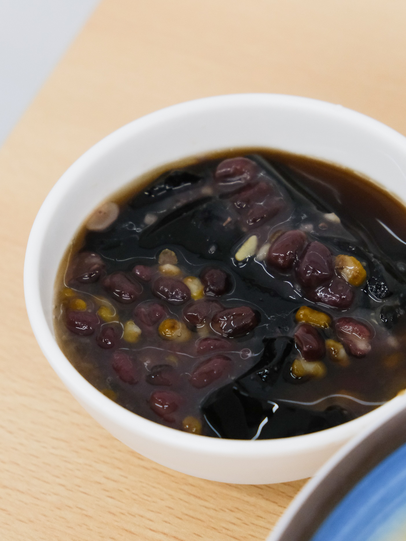 「何家拉麵中和店」百元平價拉麵,還有甜點吃到飽!地獄豚骨拉麵.雞白豚骨拉麵 - 第26張圖
