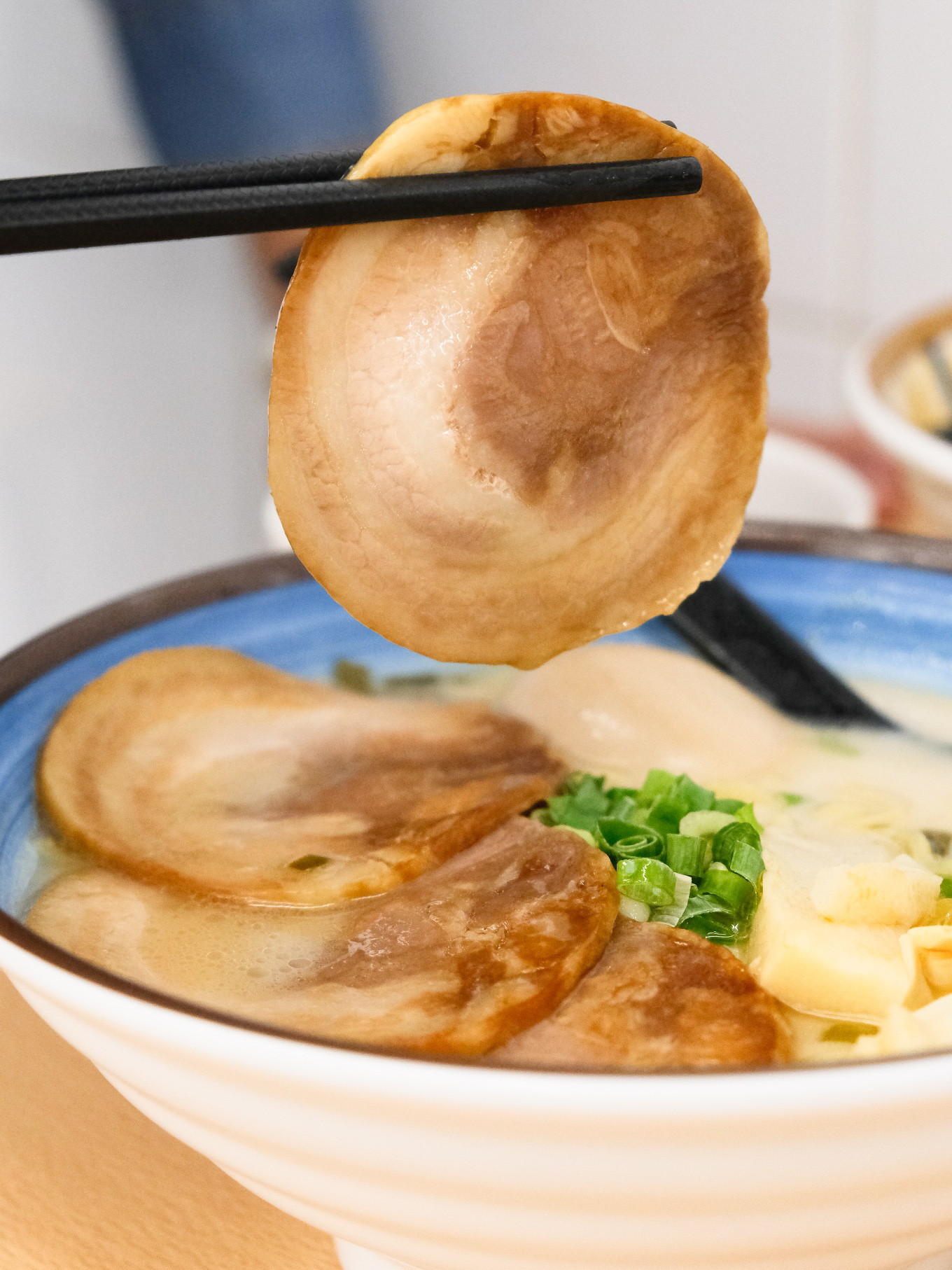 「何家拉麵中和店」百元平價拉麵,還有甜點吃到飽!地獄豚骨拉麵.雞白豚骨拉麵 - 第18張圖