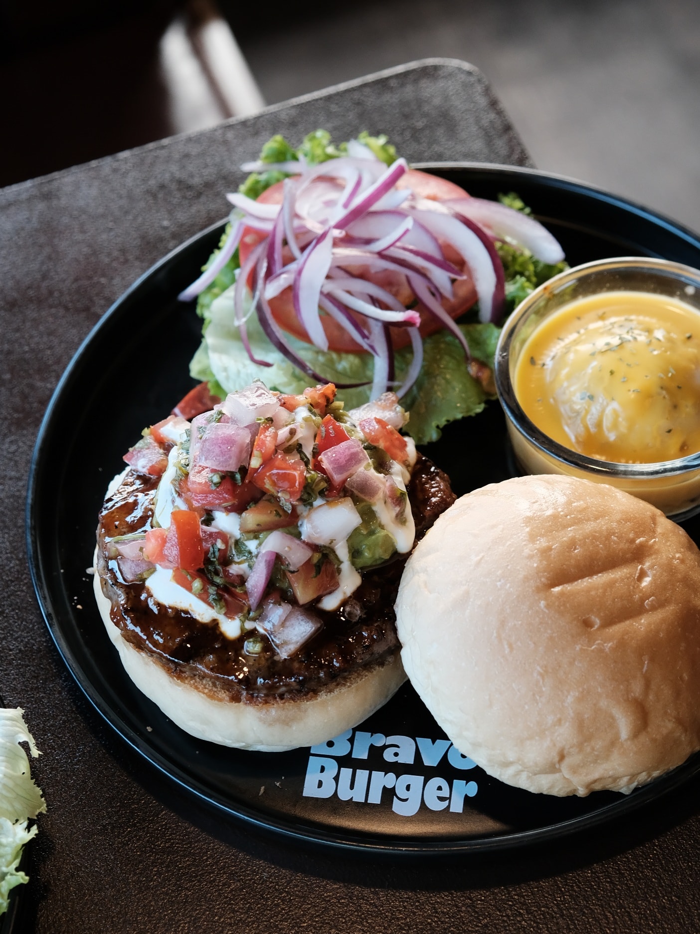 Bravo Burger 發福廚房林口店:推花生醬漢堡 .近林口outlet.家庭聚餐包場推薦! - 第17張圖 辣味酪梨沙拉堡