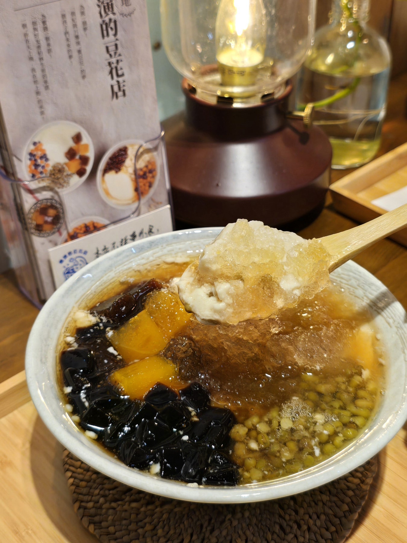 【導演的豆花店】大稻埕導演開的手工製文青豆花.古早味山梔子粉粿必加! - 第12張圖