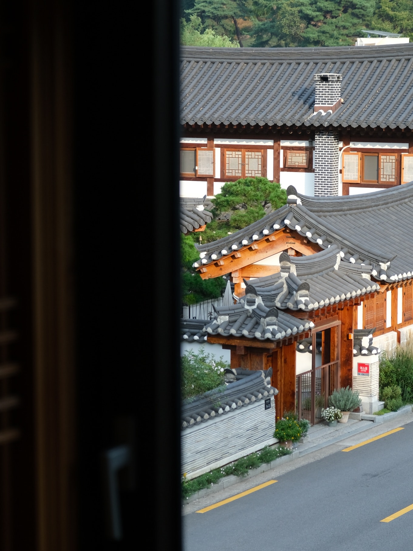 【一人一杯/1인1잔】恩平韓屋咖啡廳.超讚視野窗邊看北漢山美景(內有菜單.交通方式) - 第10張圖