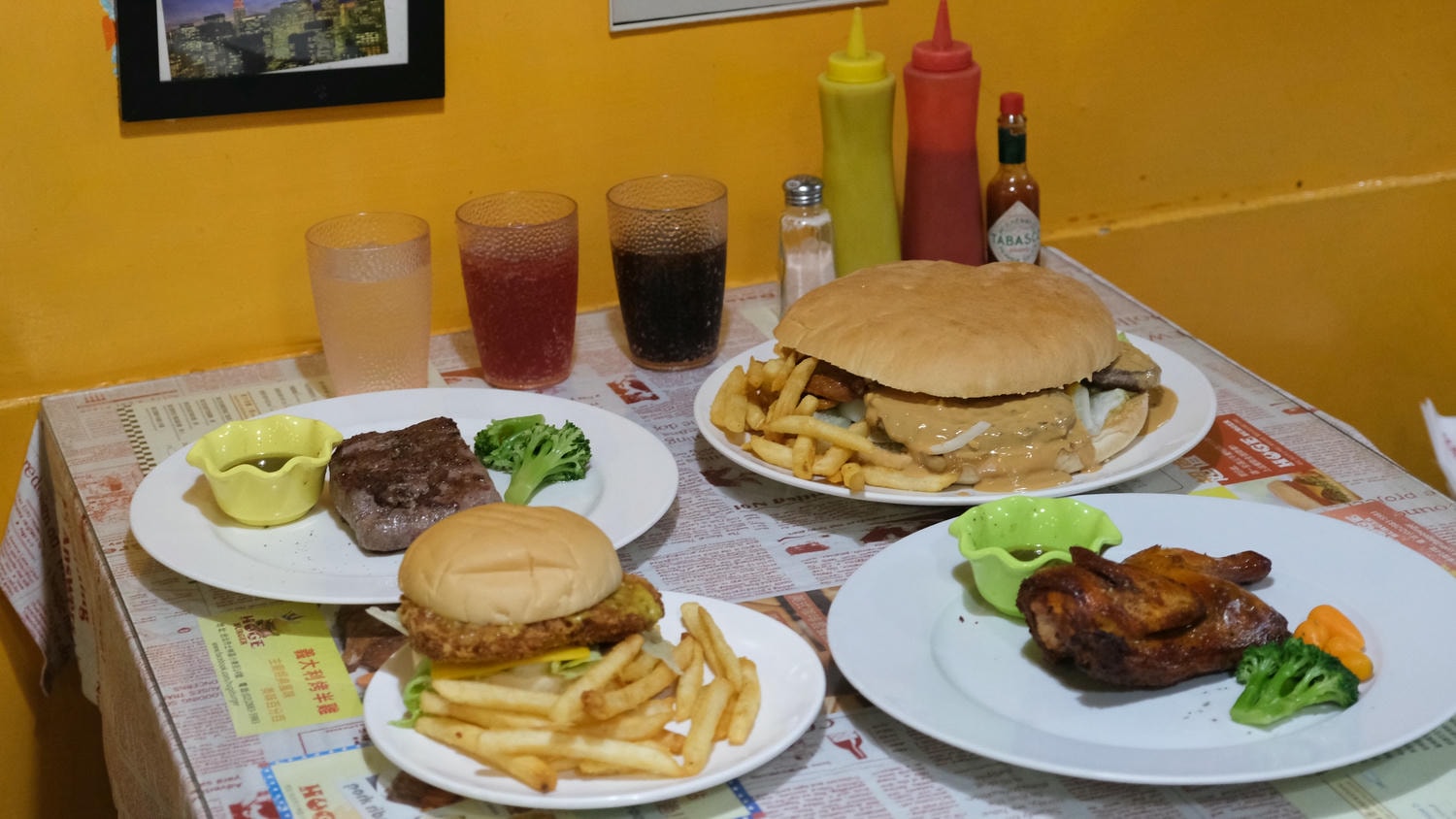 【Huge Burger】士林夜市美式巨無霸漢堡!還有多汁牛排、下午茶,士林聚餐包場推薦 - 第10張圖
