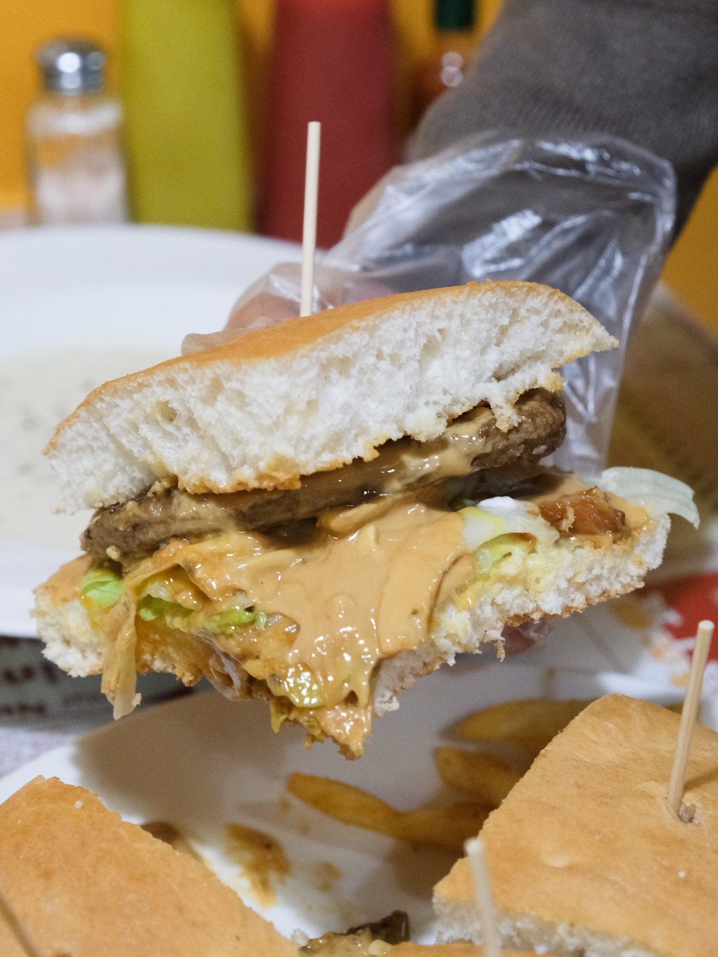 【Huge Burger】士林夜市美式巨無霸漢堡!還有多汁牛排、下午茶,士林聚餐包場推薦 - 第14張圖