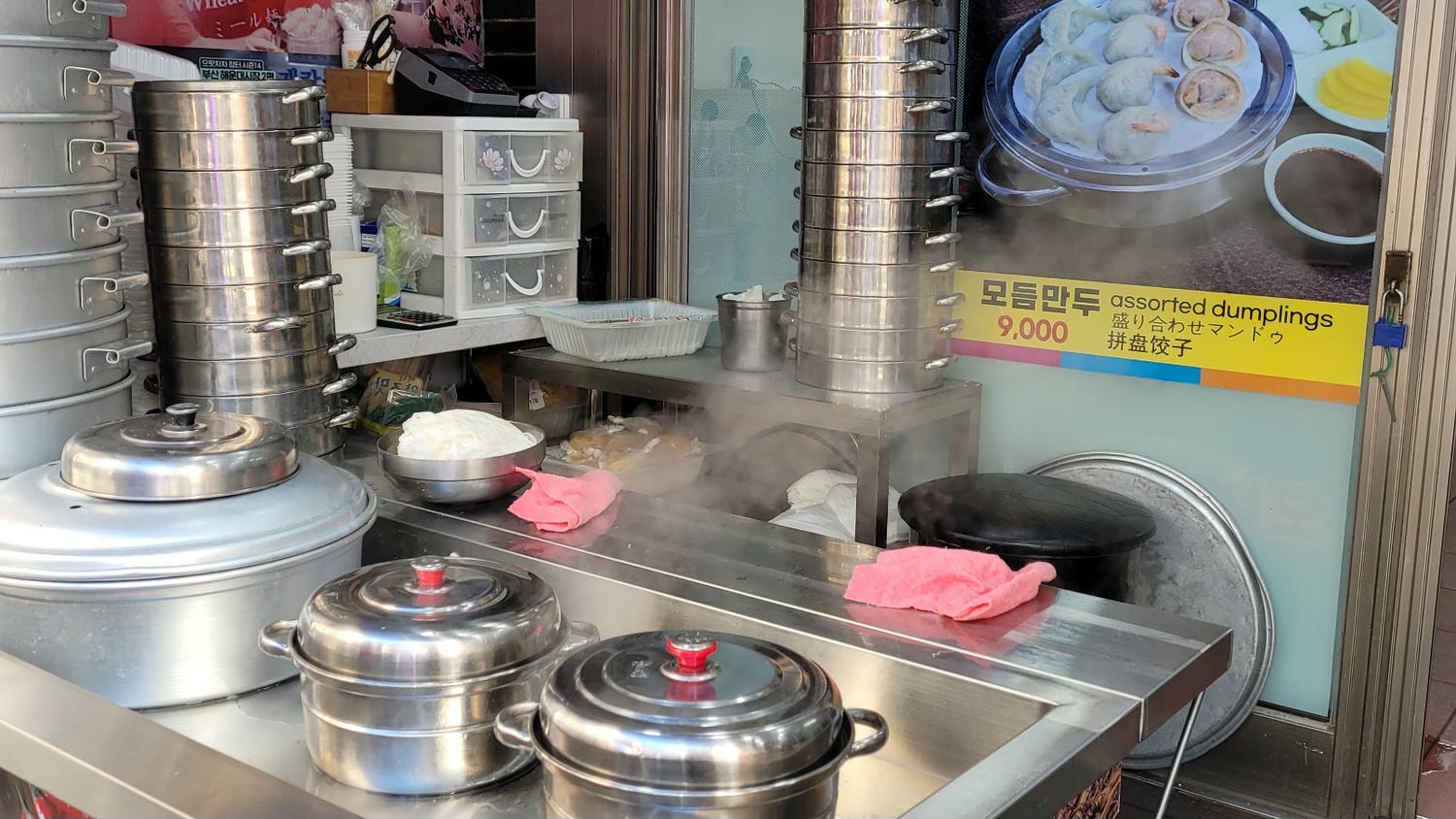 海雲台刀削麵 爐紅餃子刀削麵노홍만두,海雲台傳統市場內60年平價知名老店/料多超大碗、可獨食! - 第3張圖