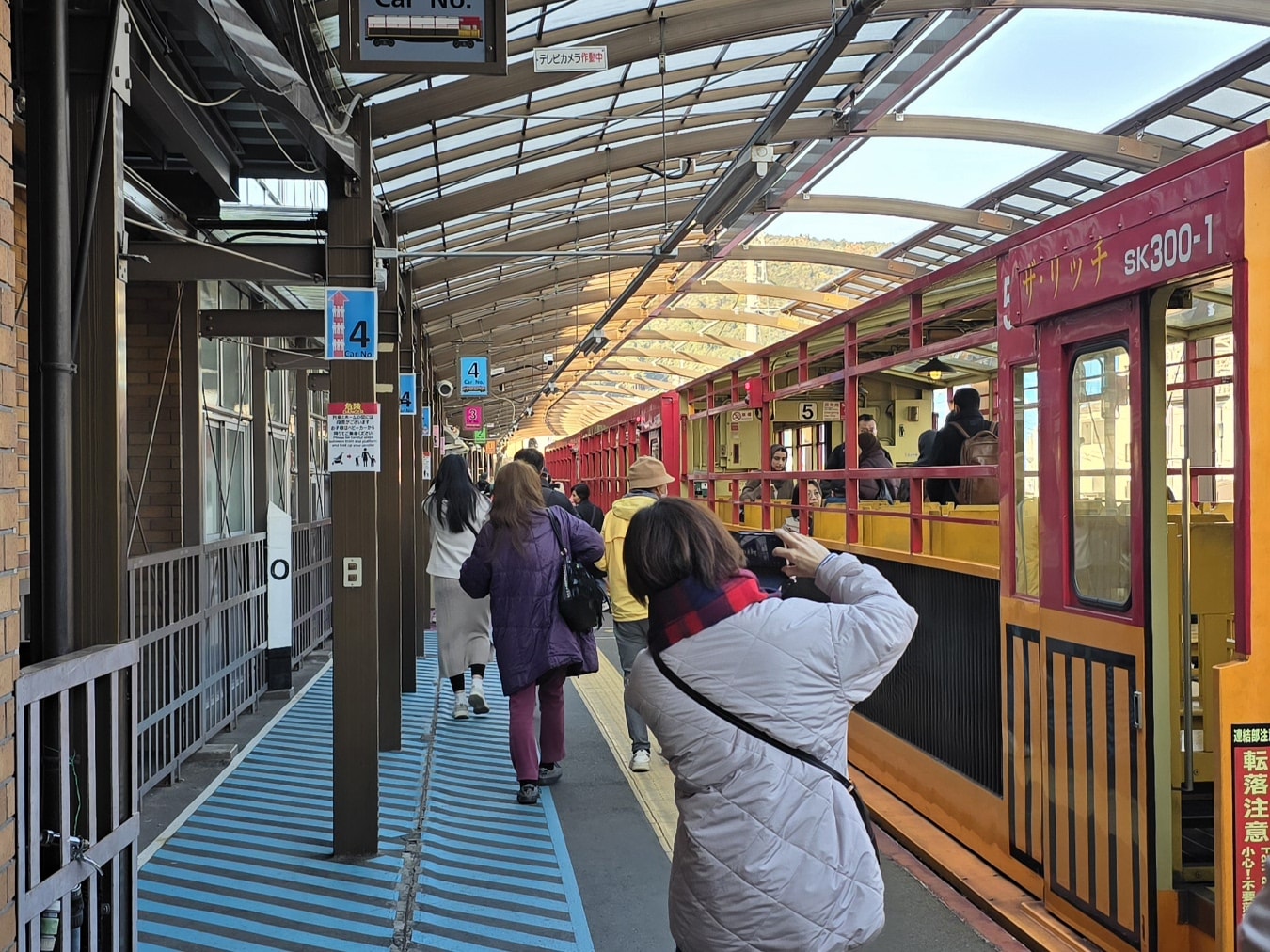 【京都嵐山小火車】櫻花、楓葉季必搭人氣觀光列車!訂票預約教學、座位、交通攻略一篇搞定 - 第14張圖