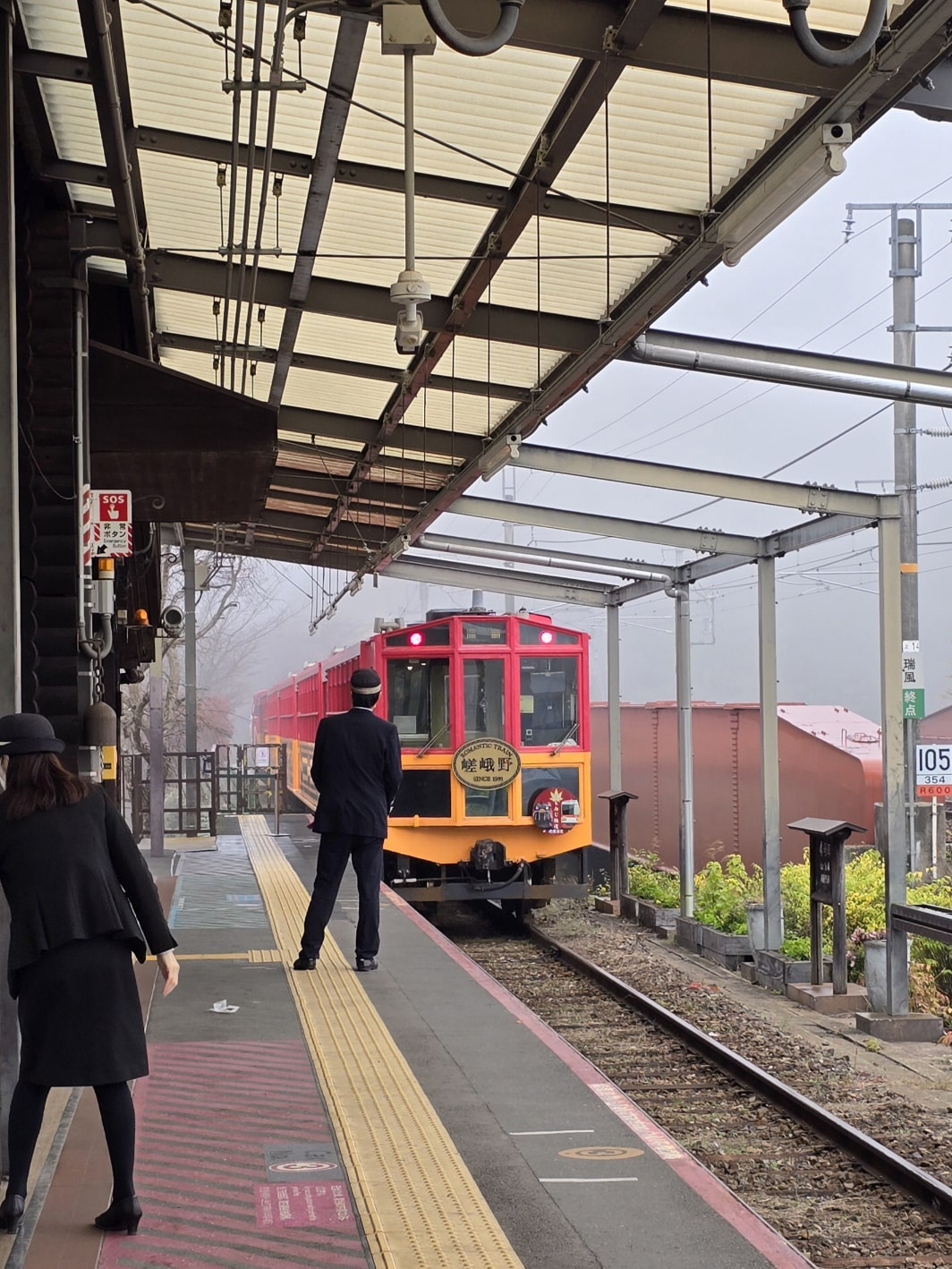 【京都嵐山小火車】櫻花、楓葉季必搭人氣觀光列車!訂票預約教學、座位、交通攻略一篇搞定 - 第13張圖