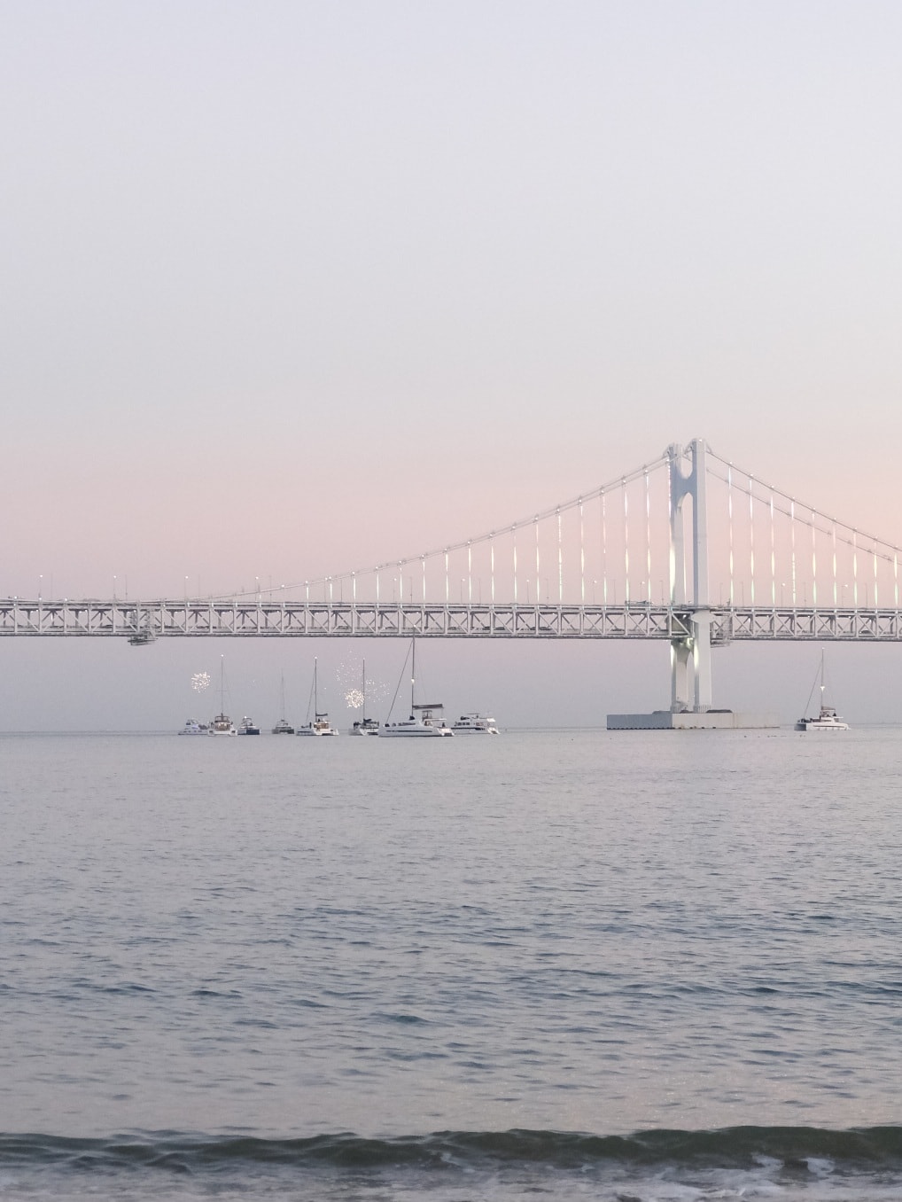【釜山Yacht Holic遊艇】釜山pass預約教學及景點分享/時刻表.煙火.無人機/VISIT BUSAN PASS 免費搭 - 第31張圖 釜山Yacht Holic夜間煙火秀