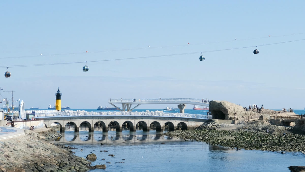 【松島天空步道】송도구름산책로交通方式.釜山松島的簍空步道,漫步在海上、更貼近海的免費景點! - 第1張圖 關於松島天空步道的介紹Songdo Cloud Trails