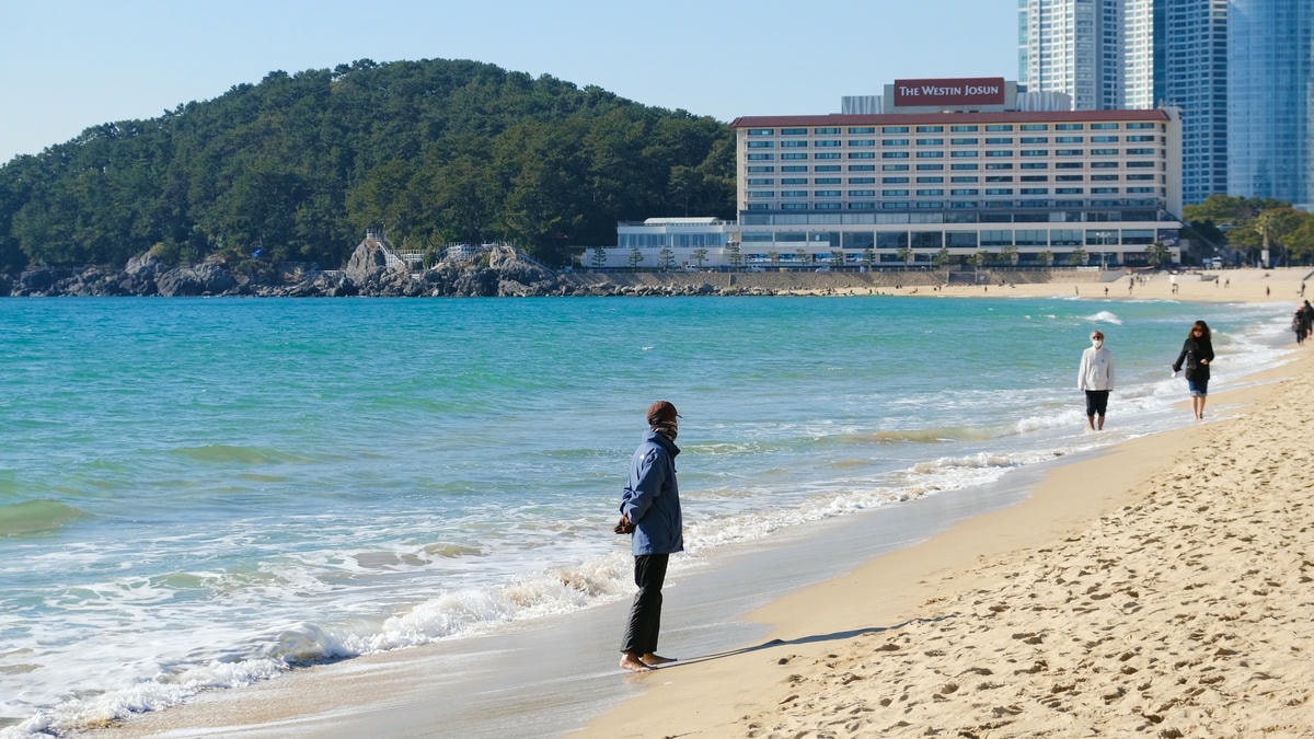 我自己去海雲台海灘散步的時候拍攝的海灘