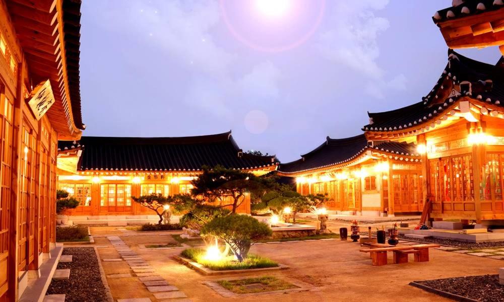 【慶州一日遊】7個慶州景點/詳細行程規劃/交通及景點地圖下載。特色活動和住宿,跟著我這樣玩! - 第28張圖 慶州住哪裡?住進傳統韓屋