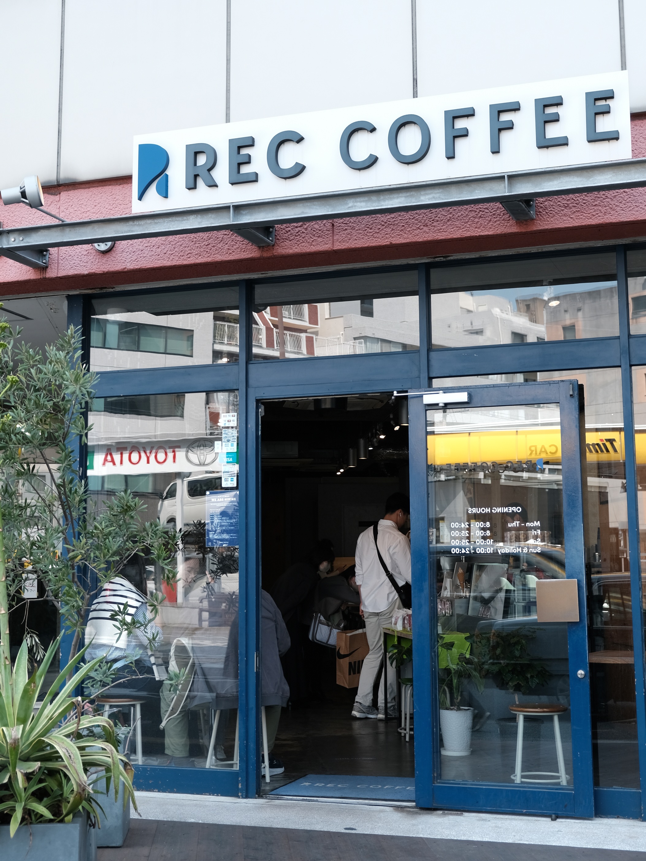 REC Coffee福岡藥院咖啡店.福岡全分店總覽、評價及菜單,咖啡大賽冠軍名店! - 第3張圖 REC Coffee 福岡的店面