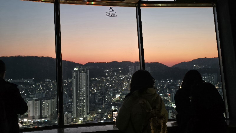 【釜山天氣攻略】天氣預報naver/四季穿著/雨備行程/適合的旅遊季節懶人包! - 第9張圖 釜山日落 釜山塔