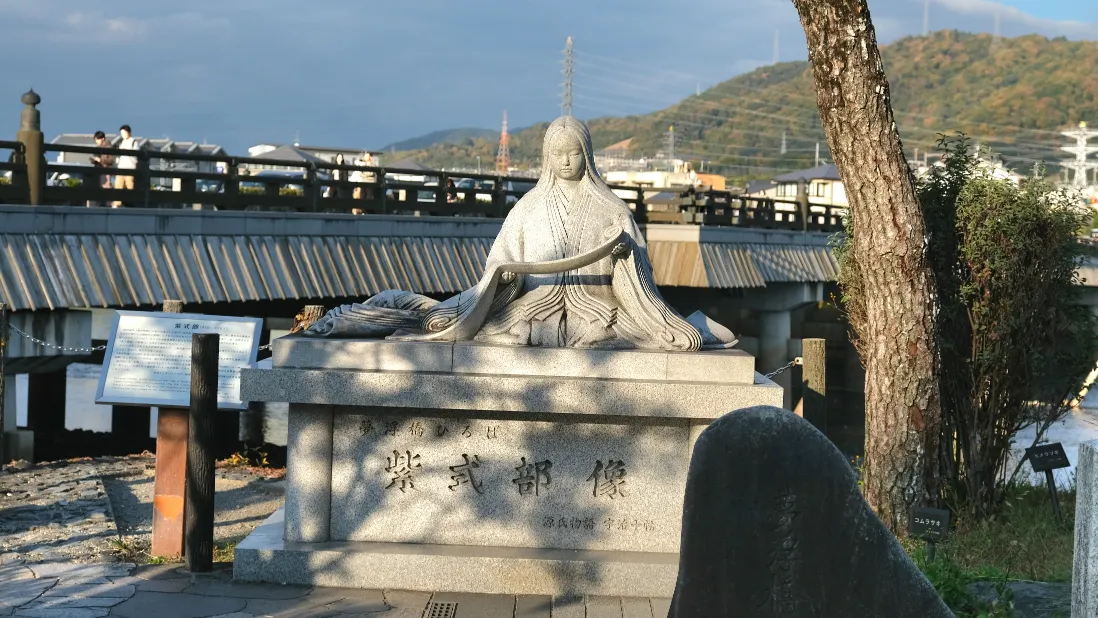 【宇治橋】日本三大古橋之一,附近逛街路線推薦! - 第6張圖 宇治橋橋面步道實拍