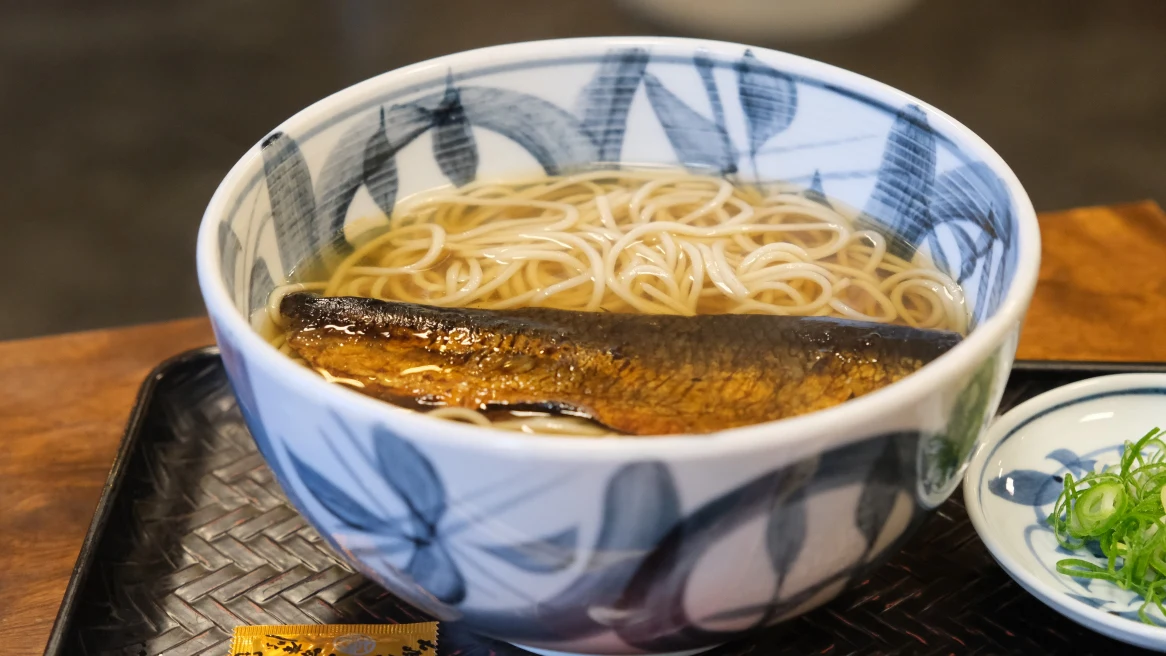 京都嵐山天龍寺美食：Iwawo (いわを) 鯡魚蕎麥麵，避開人潮的意外美味！
