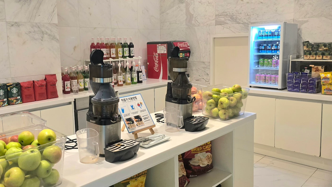 【廣安里海景房】HOTEL 1膠囊房型最詳細開箱,從日出到夜晚一人獨享美景、CAFE BYUL咖啡廳 - 第6張圖 廣安里 hotel 1 一樓自助空間