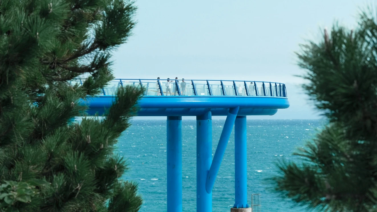 【青沙浦天空步道】漫步海上透明玻璃步道。看交通+停留建議+旅遊攻略! - 第6張圖 關於青沙浦天空步道U型設計