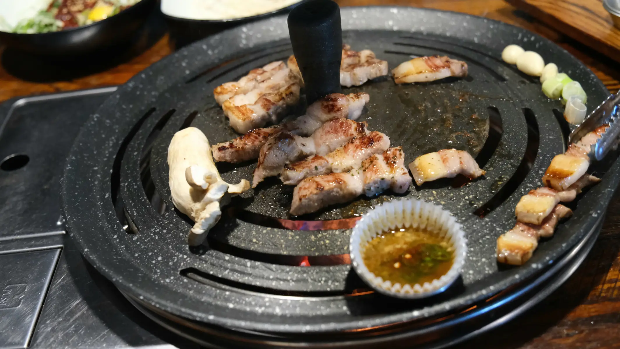 【釜山Old Mansion老花園】西面田浦老宅風吃烤熟成豬肉/附菜單和訂位方式/小菜超多、獨食友善! - 第20張圖