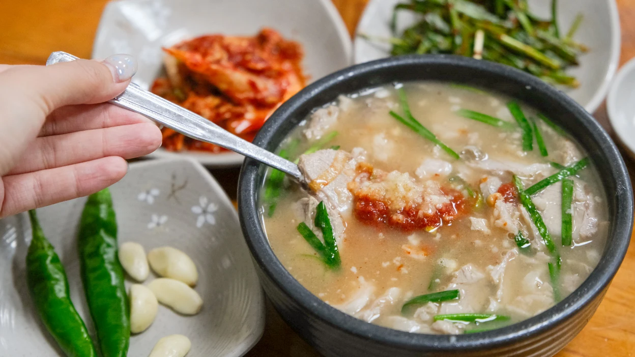 陜川一流豬肉湯飯 超多蒜頭醬！