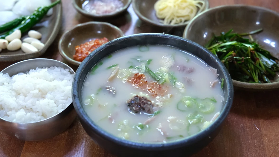 【永珍豬肉湯飯영진돼지국밥】釜山當地人愛的湯飯推薦含菜單,DAY6晟鎮從小吃到大的好味道! - 第4張圖