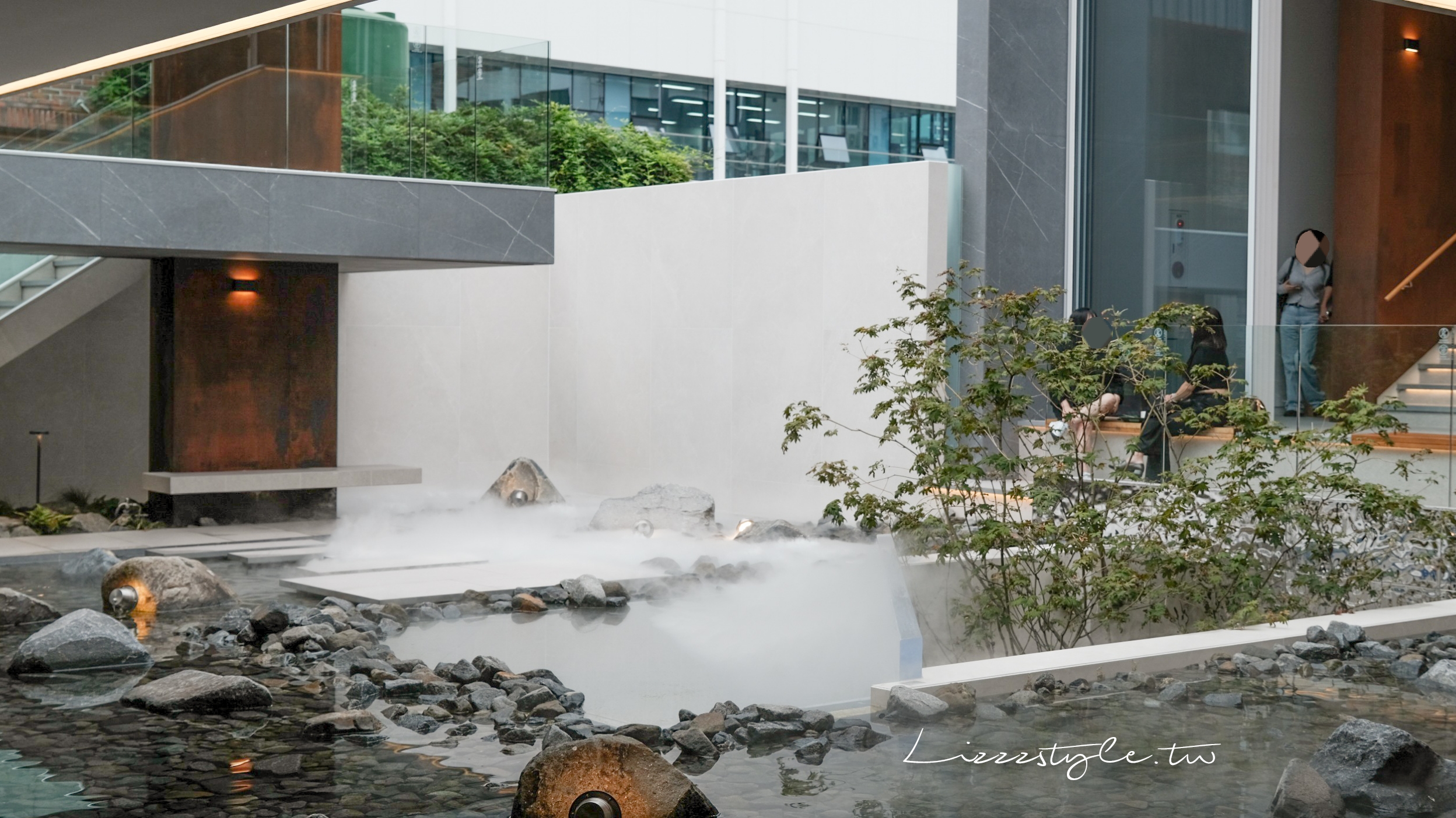 【LASOOP】釜山西面浮誇系三層樓咖啡廳。城市裡的一片大自然庭園風景 - 第11張圖