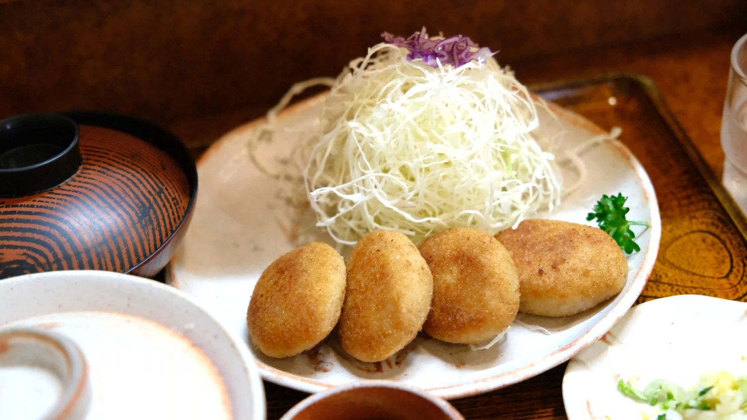 【岡山倉敷美食】梅之木味噌豬排,這家是用烤的多汁橢圓豬排! - 第4張圖