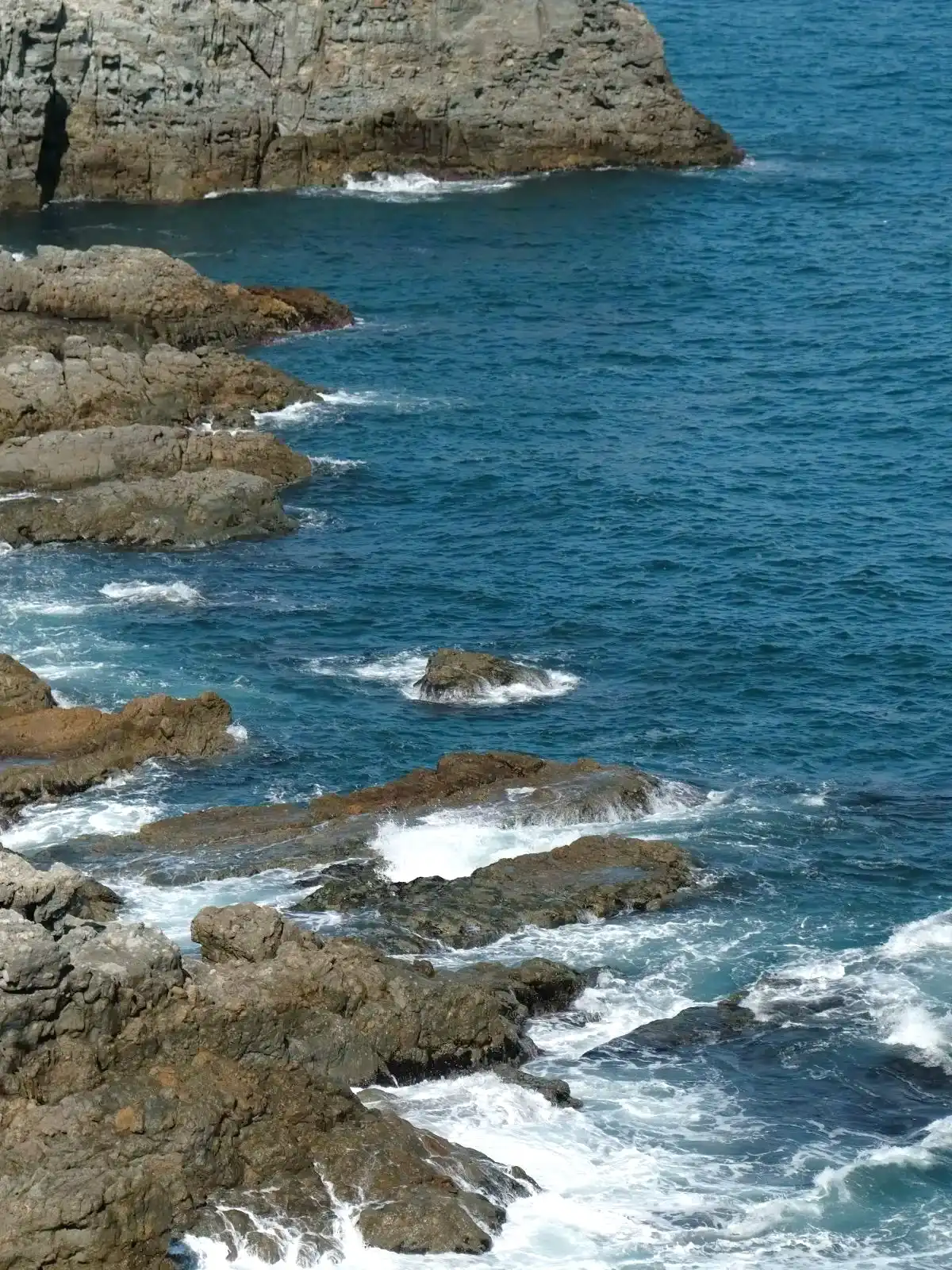 五六島天空步道上看岩石