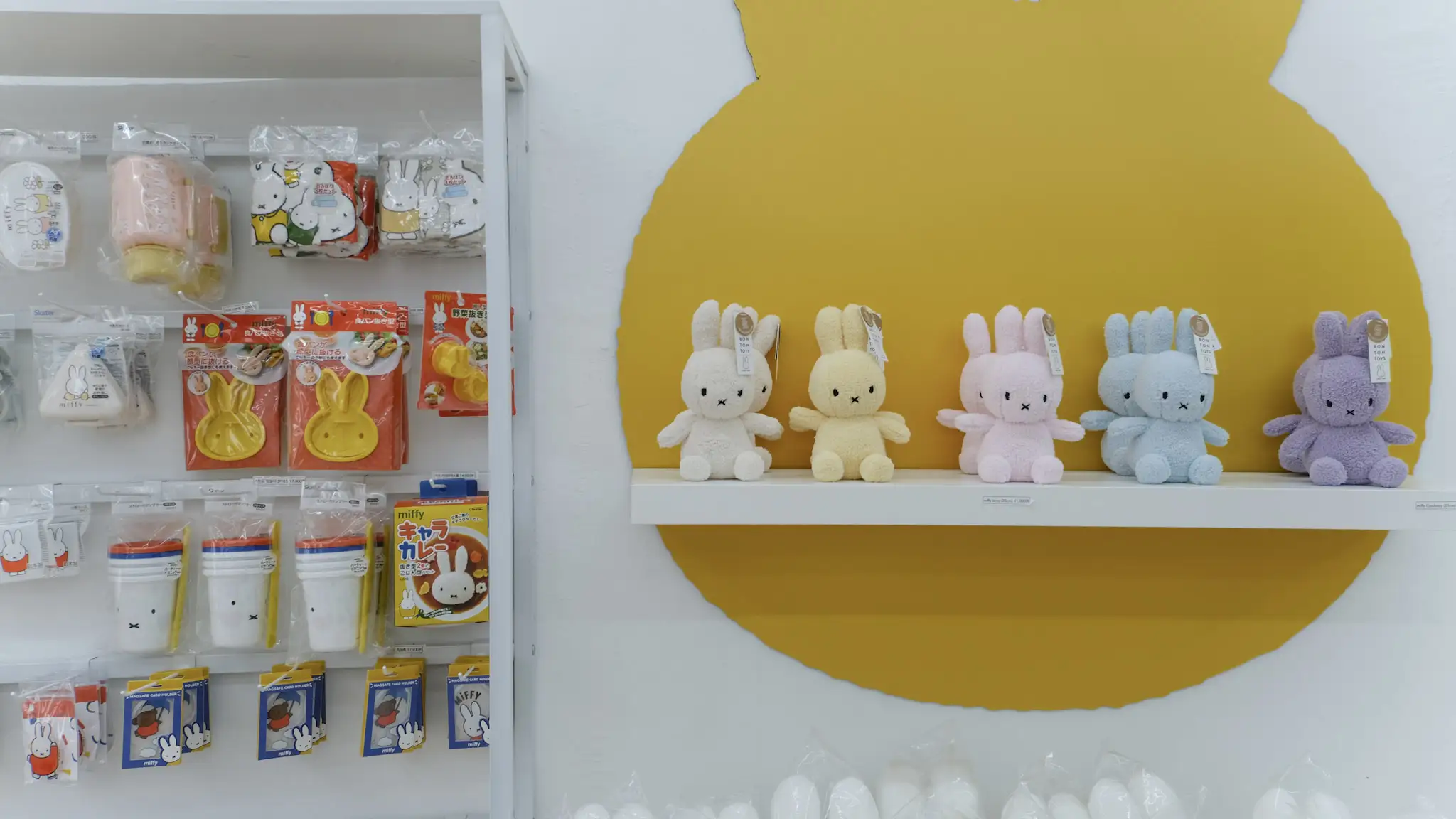 【釜山Miffy Cafe咖啡廳】影島貨櫃屋整棟都是米飛兔。交通+必買紀念品+甜點有什麼? - 第25張圖 釜山米飛兔咖啡廳B1紀念品店所有商品