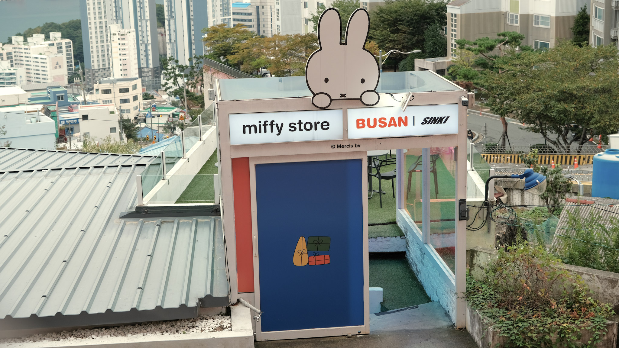 【釜山Miffy Cafe咖啡廳】影島貨櫃屋整棟都是米飛兔。交通+必買紀念品+甜點有什麼? - 第22張圖 釜山米飛兔咖啡廳B1紀念品店