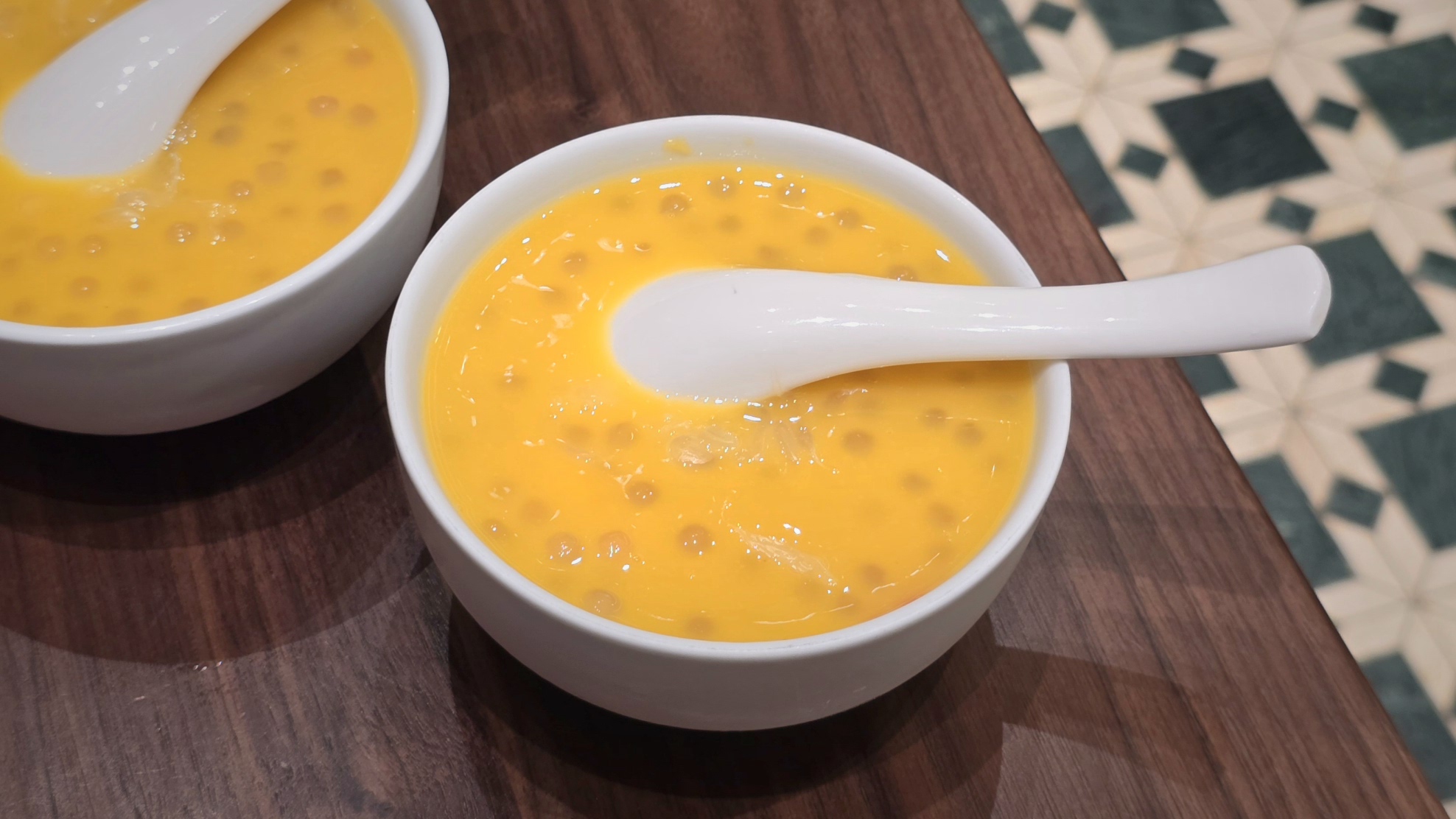 【佳佳甜品香港菜單】佐敦必吃宵夜，連續多年拿下米其林推薦！