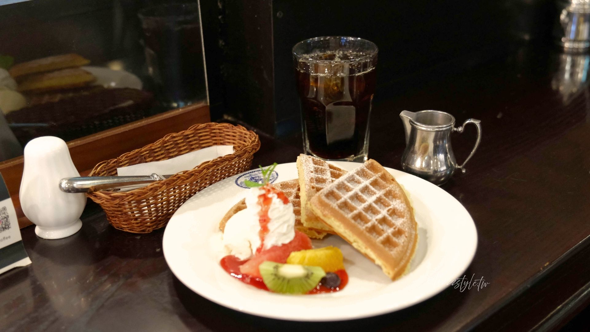 【尾道浪漫咖啡】尾道商店街內的昭和風咖啡廳,必點人氣鬆餅+虹吸式咖啡! - 第6張圖 尾道浪漫咖啡好吃水果鬆餅