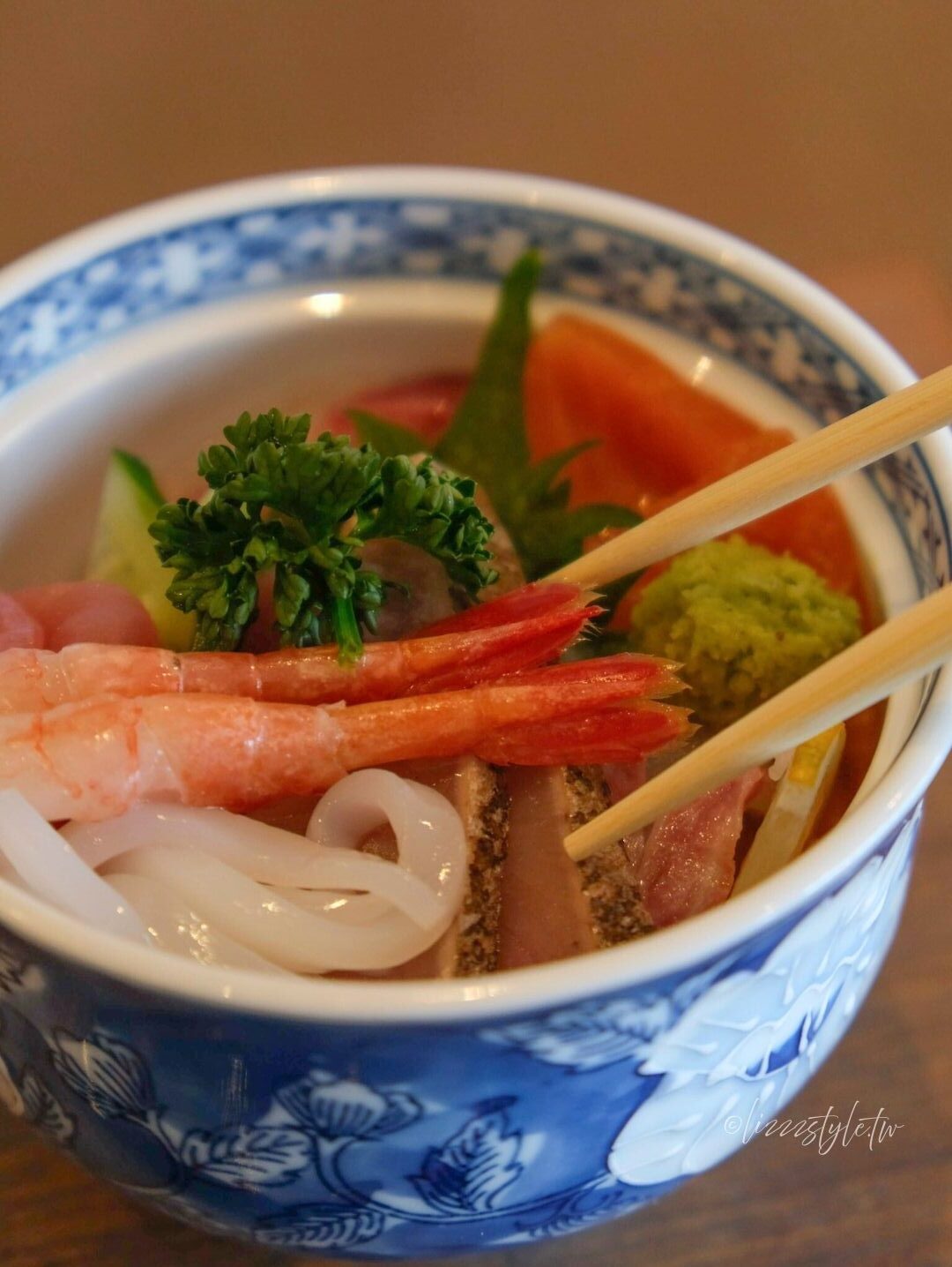 【尾道美食推薦】岡村春子商店-魚春，一邊看海一邊吃生魚片！