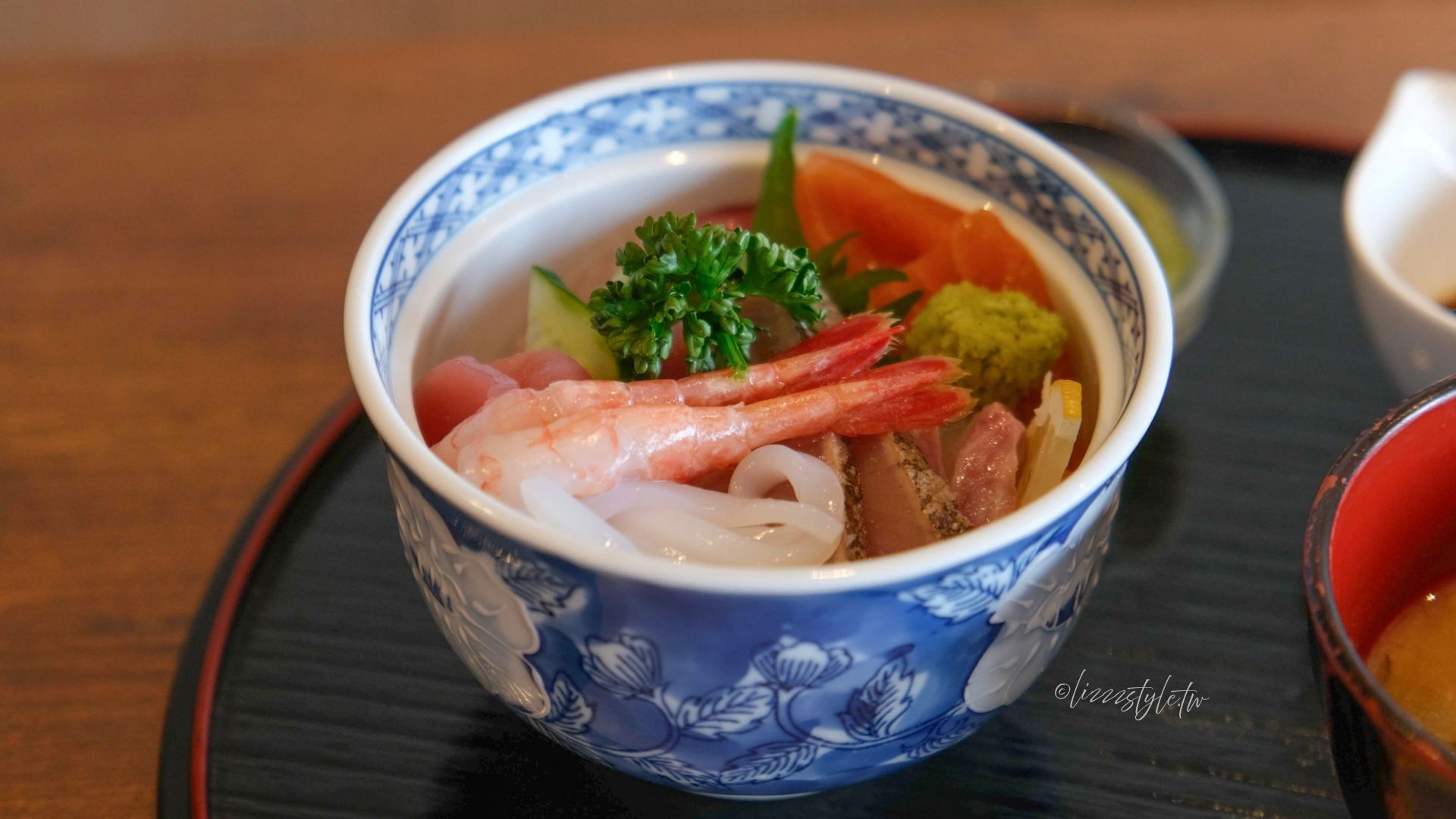 【尾道美食推薦】岡村春子商店-魚春，一邊看海一邊吃生魚片！