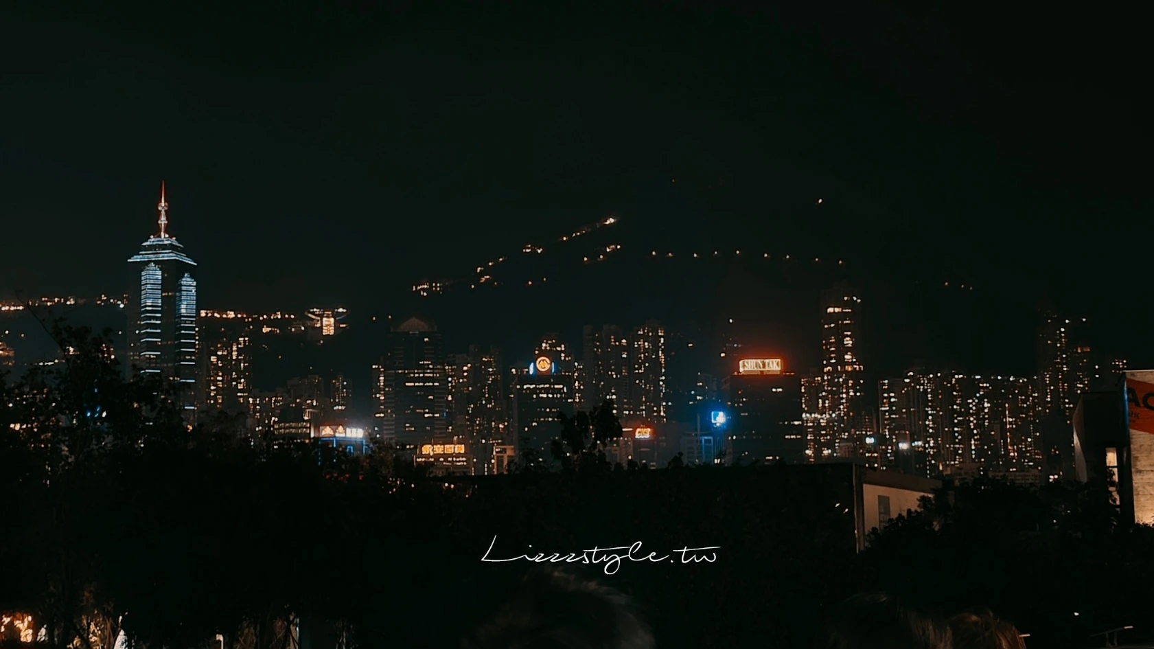 夜晚的維多利亞港風景