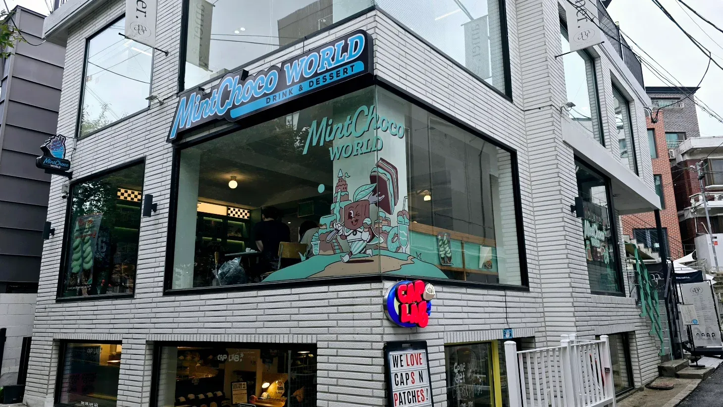 首爾延南洞咖啡廳》MintChoco World整間店全部都是薄荷巧克力!菜單&推薦甜點分享 - 第4張圖 首爾延南洞咖啡廳》MintChoco World整間店全部都是薄荷巧克力!菜單&推薦甜點分享