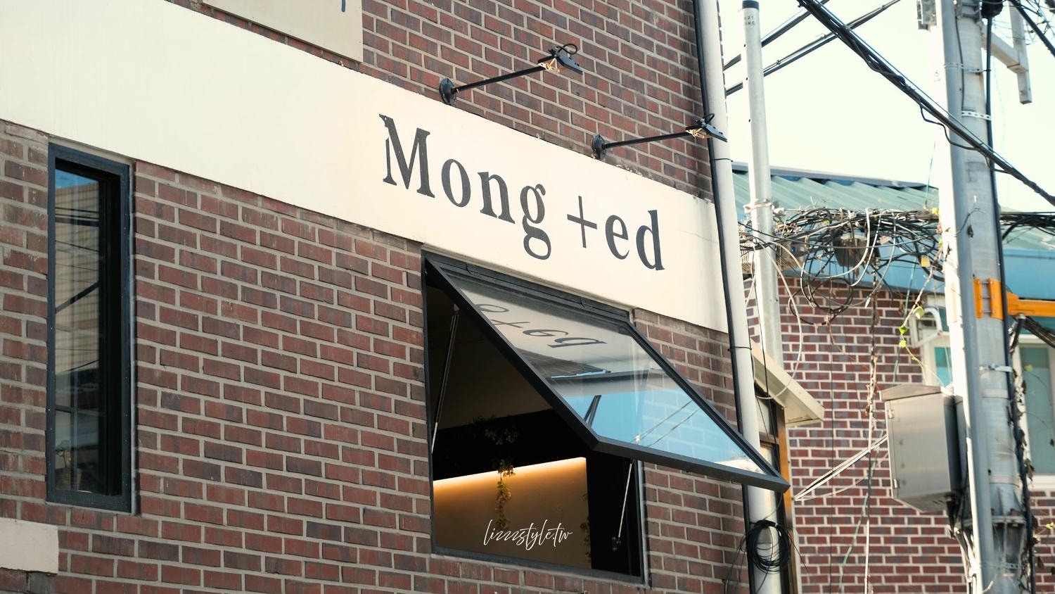 水原咖啡廳推薦》몽테드mong ted 背著善宰跑拍攝地,黃色雨傘+藍色大門就在這! - 第4張圖 水原咖啡廳推薦》몽테드mong ted 背著善宰跑拍攝地,黃色雨傘+藍色大門就在這!