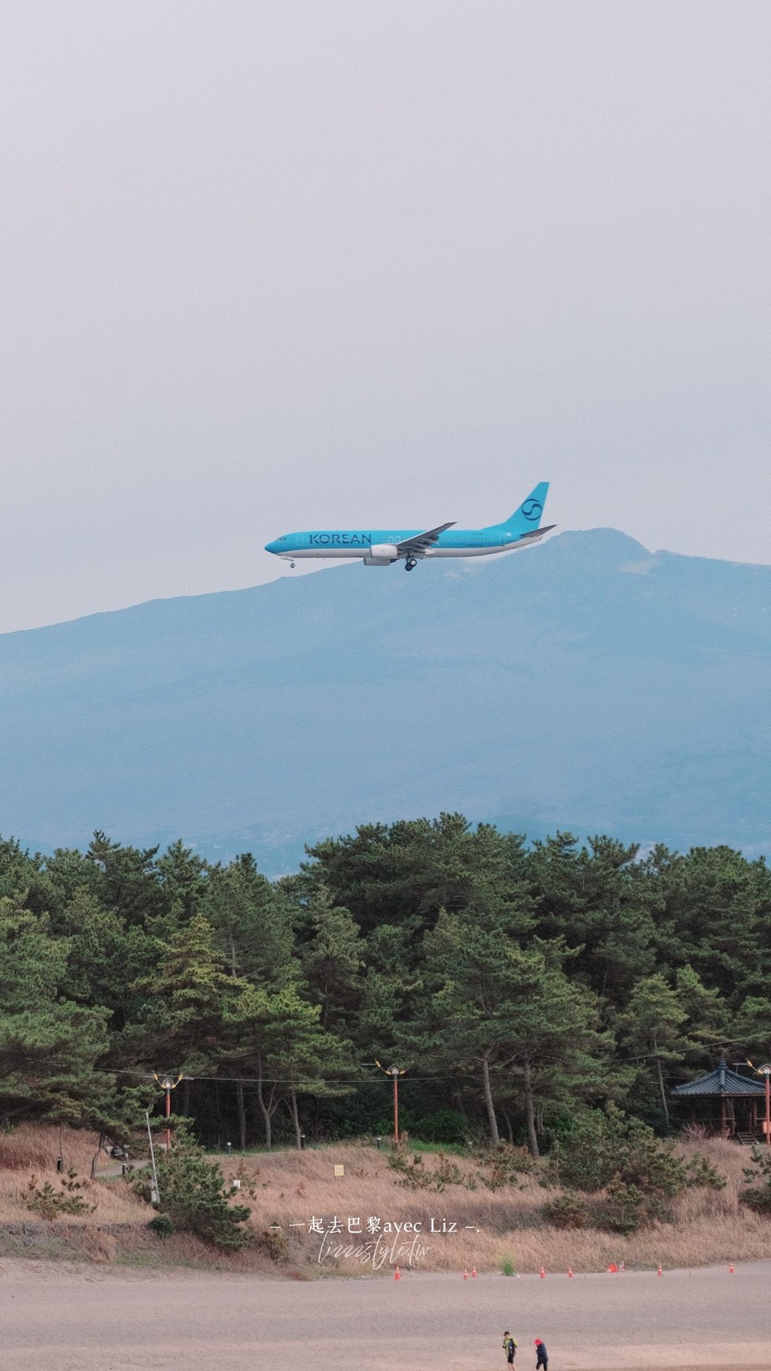 濟州島梨湖紅白馬燈塔》梨湖木筏海邊附近的必拍風景，機場附近人氣景點漫步!