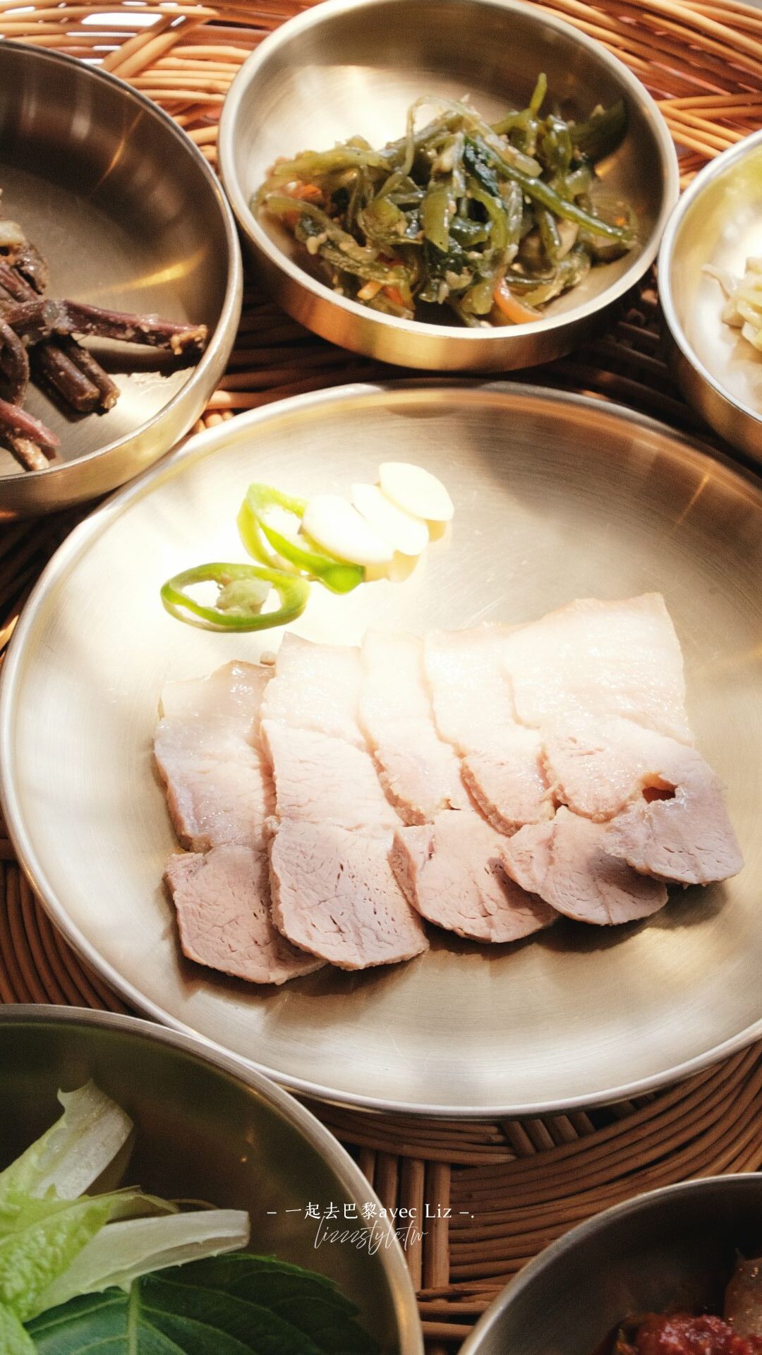 濟州島咸德海灘美食》「回春함덕회춘」在1940年舊醫院改造老屋建築享用精緻韓式膳食!